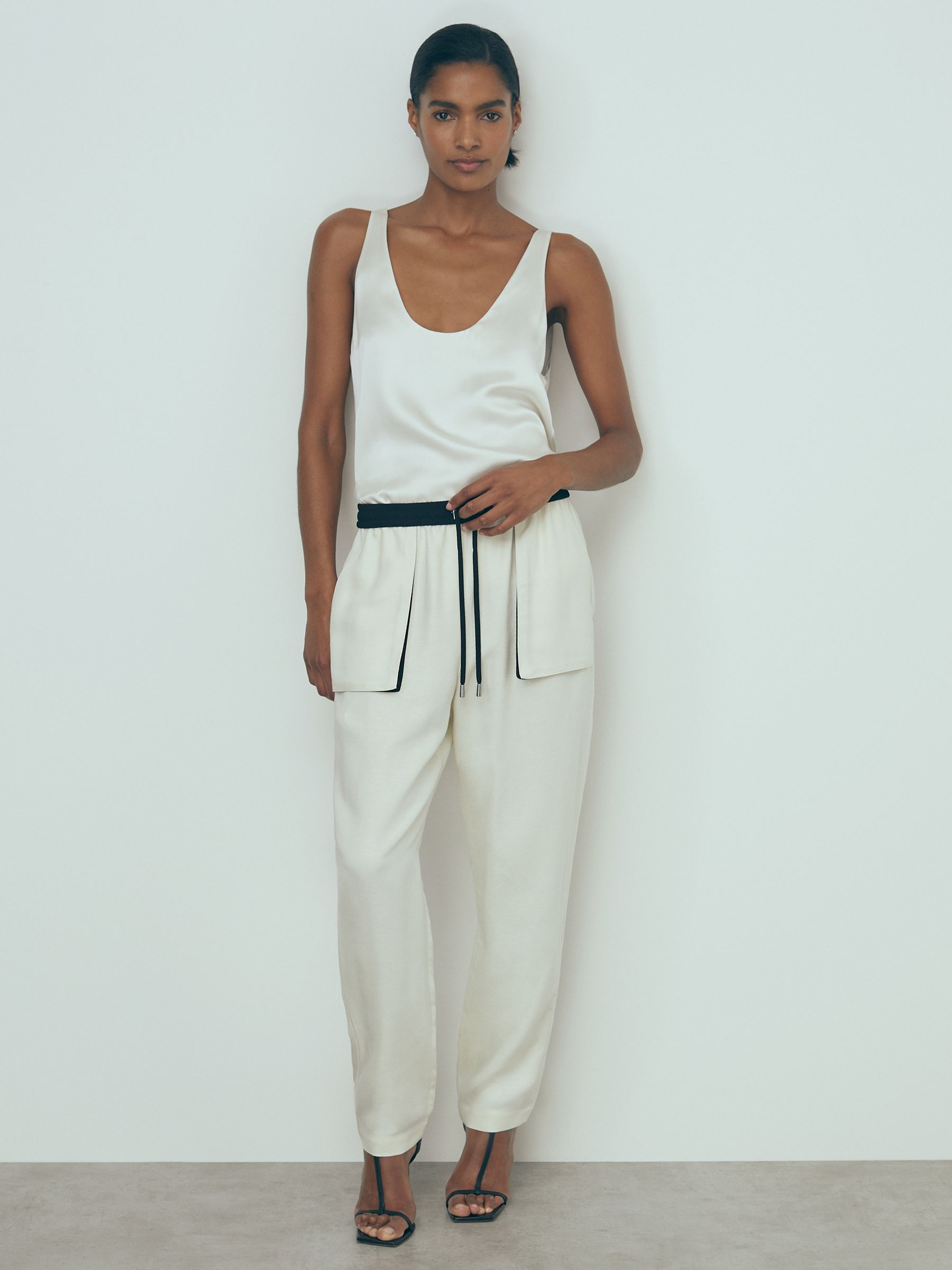 Atelier Relaxed Contrast Detail Cargo Trousers in Neutral