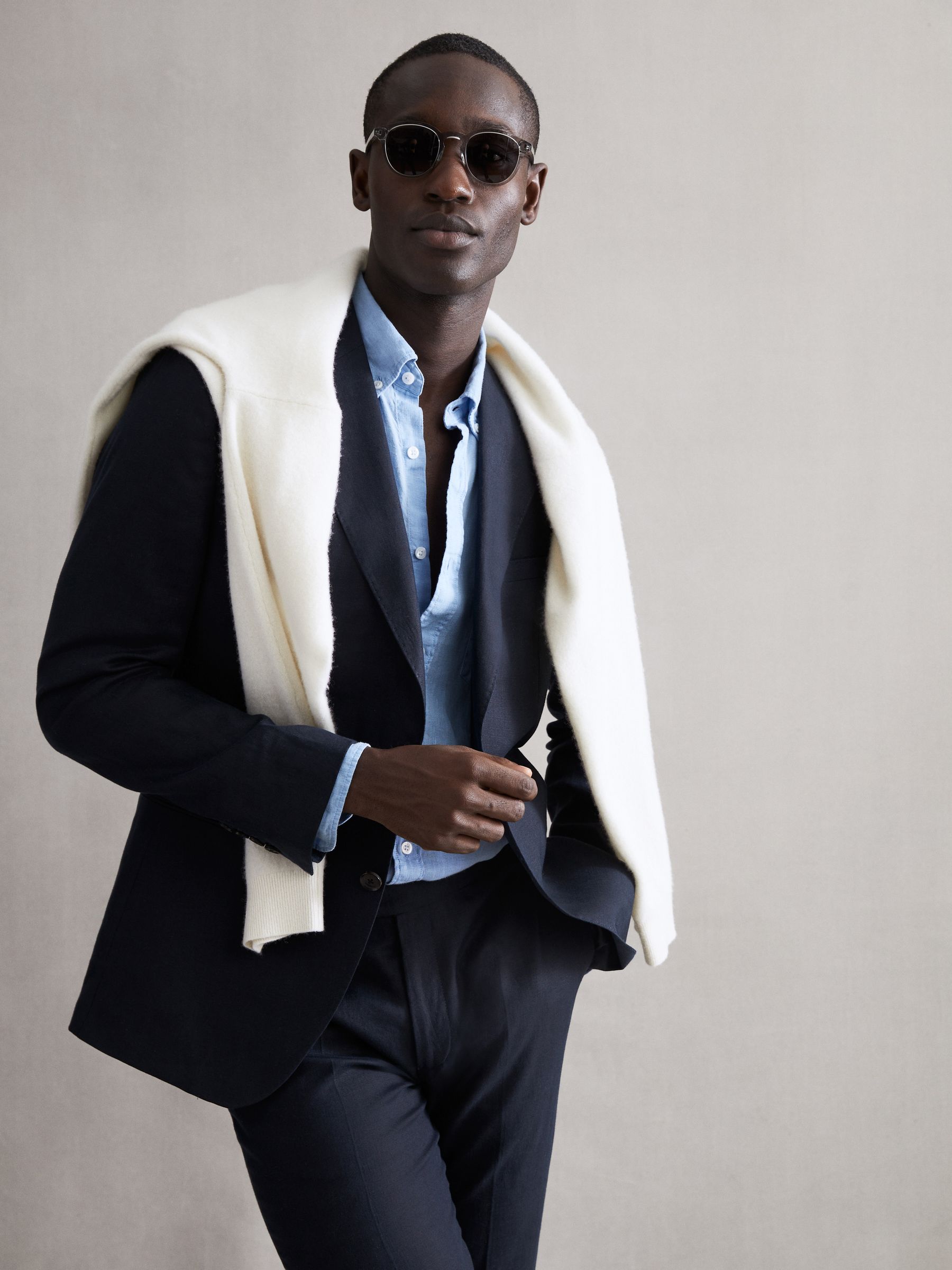 Slim Fit Single Breasted Linen Blazer in Navy