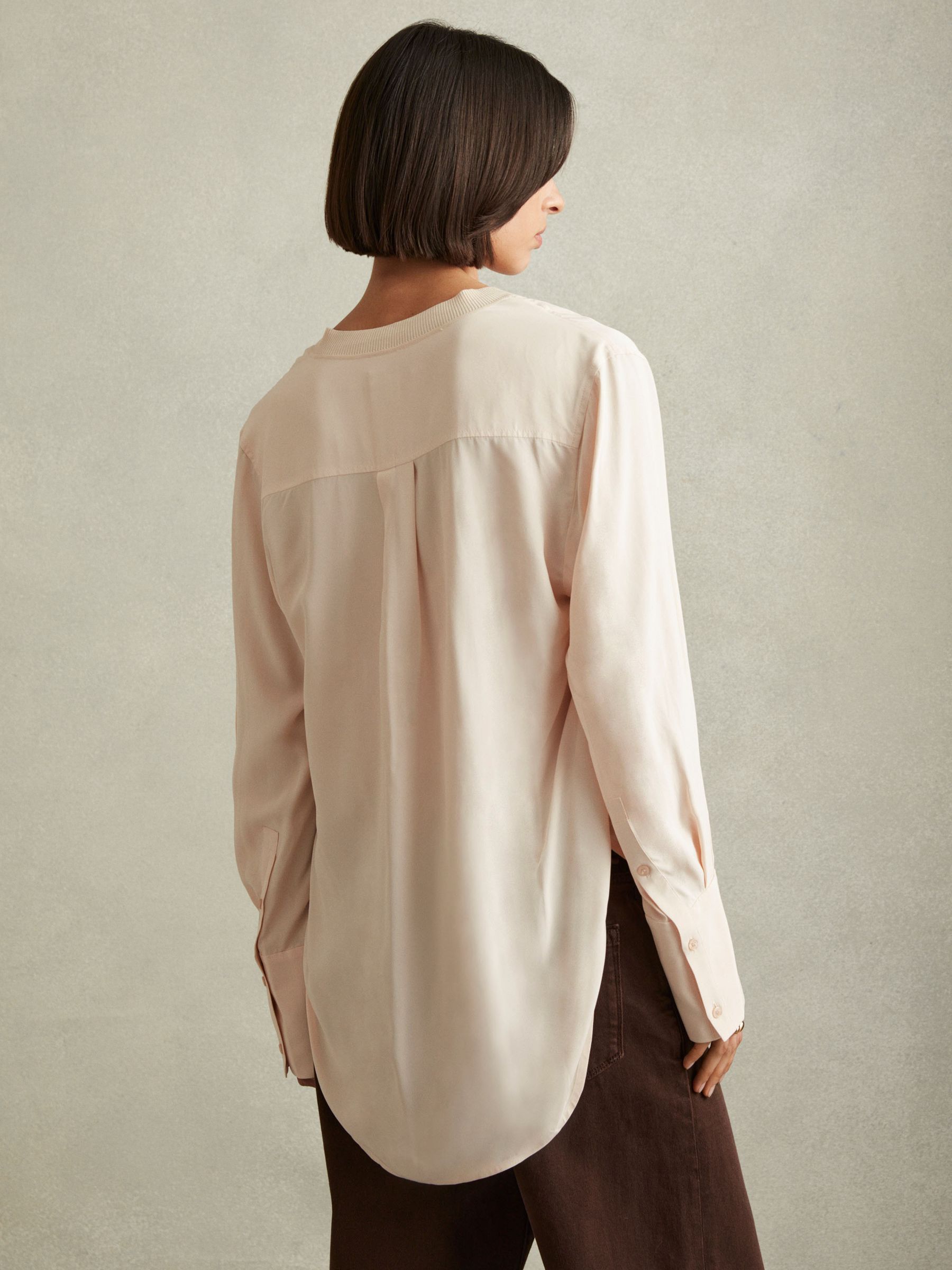 Relaxed High-Low V-Neck Top in Pale Pink