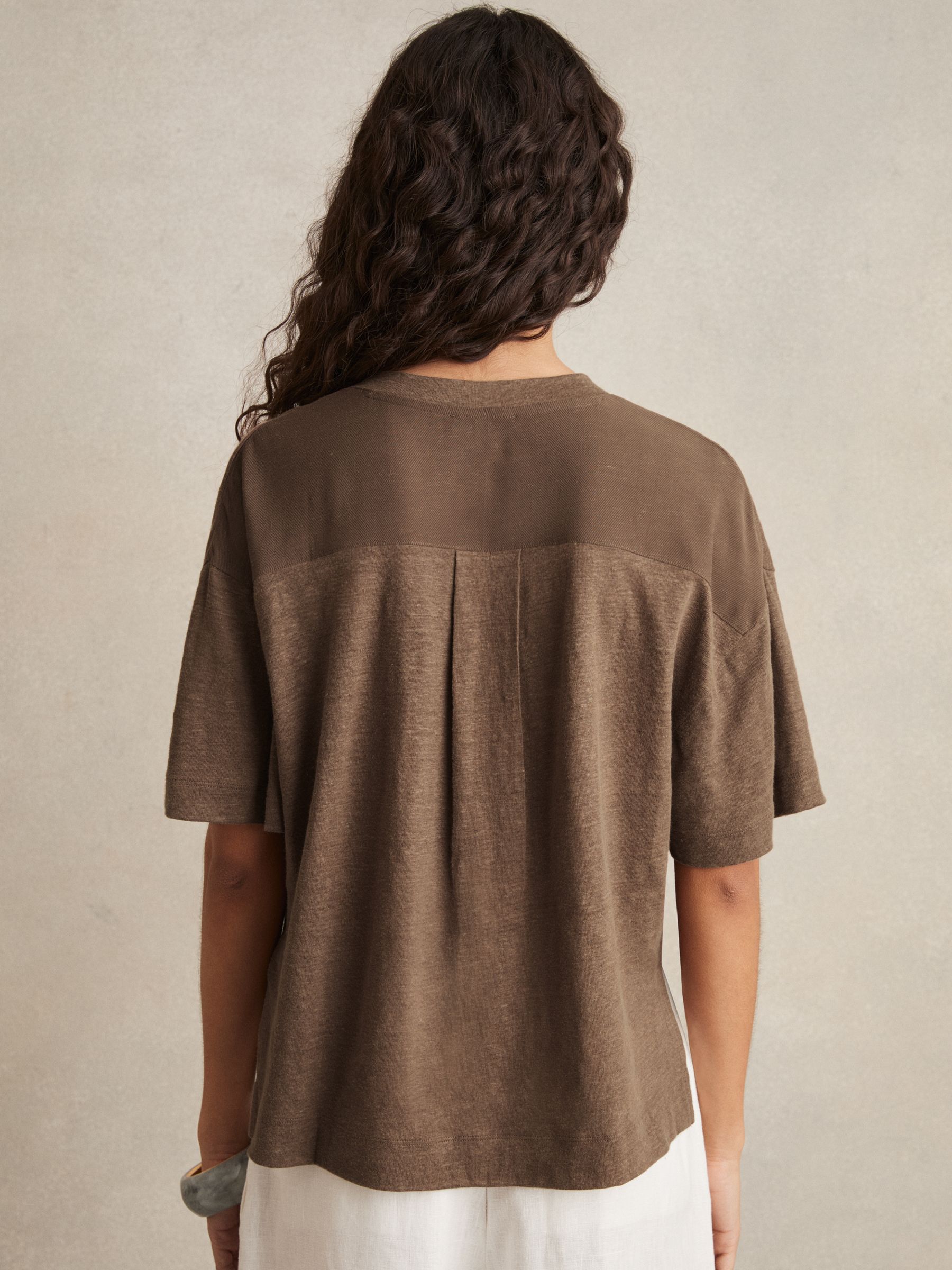 Linen V-Neck T-Shirt in Brown
