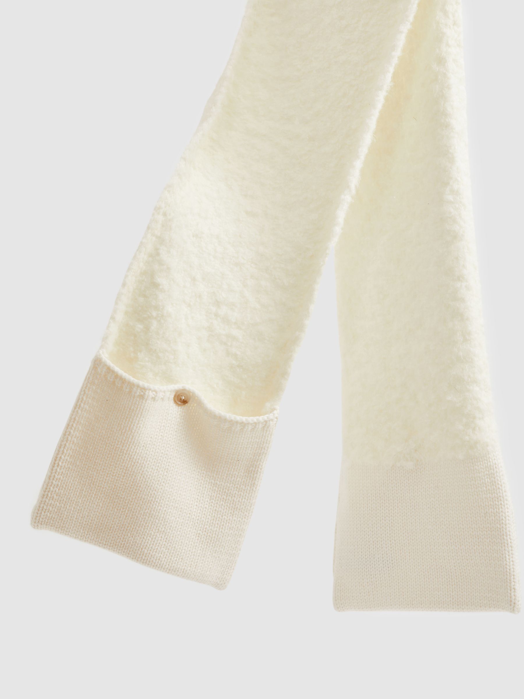 Pouch-Pocket Fluffy Scarf With Wool And Cashmere in Cream