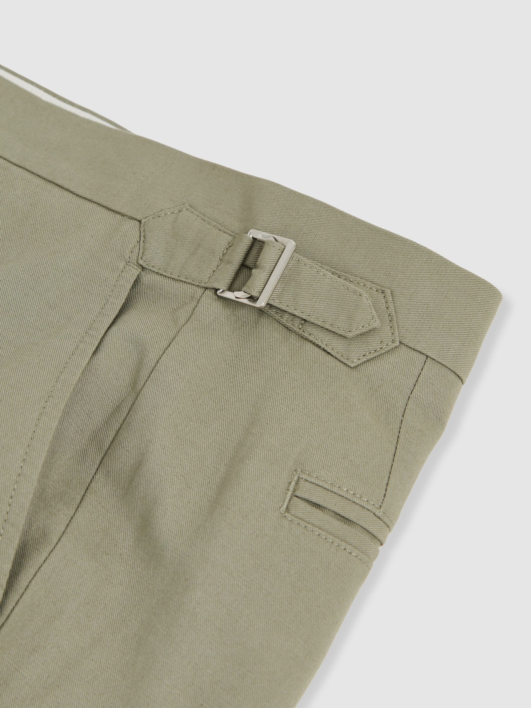 Cotton-Linen Tailored Shorts in Pistachio
