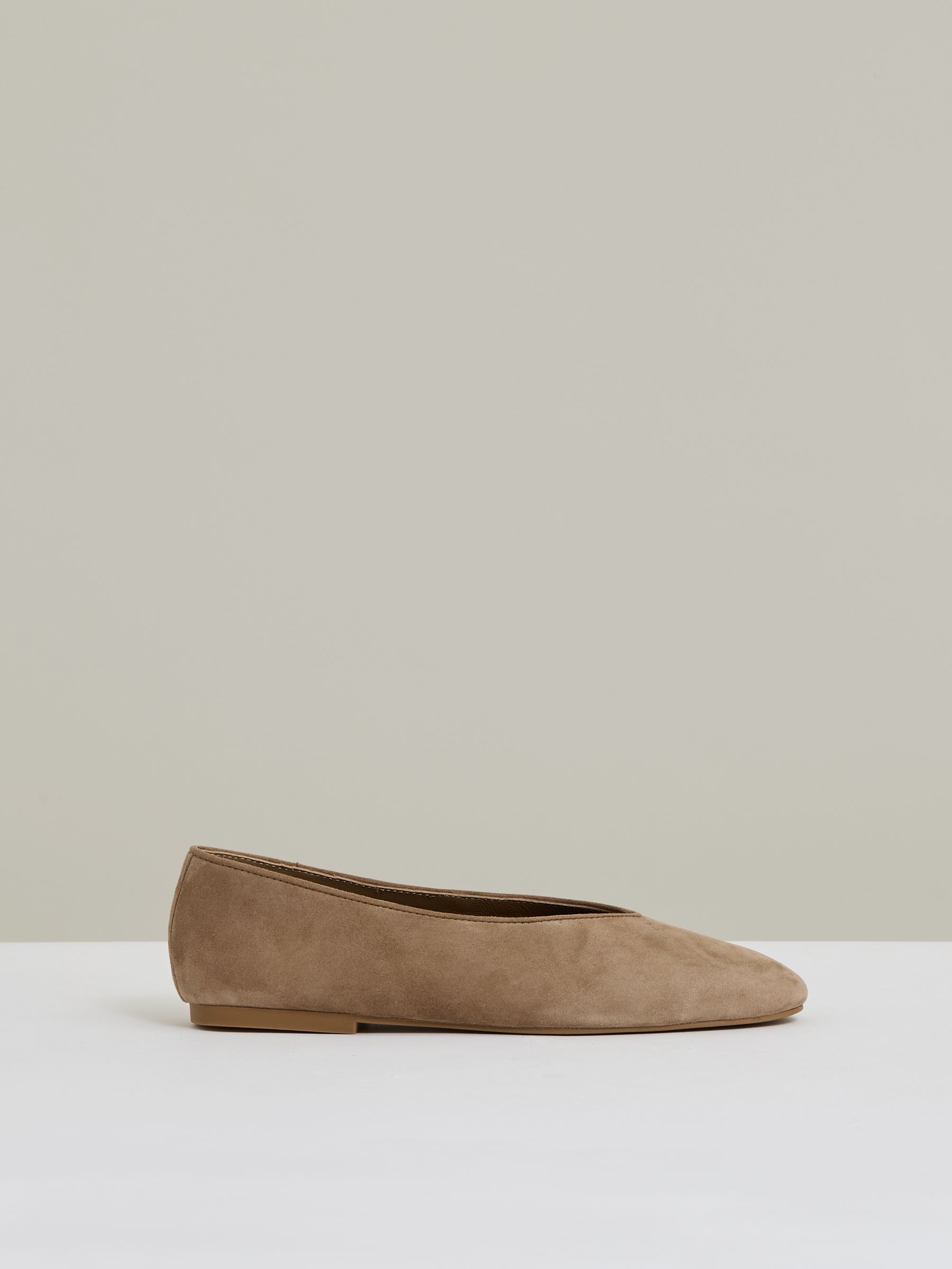 Leather Rounded-Point Toe Ballet Flats in Taupe