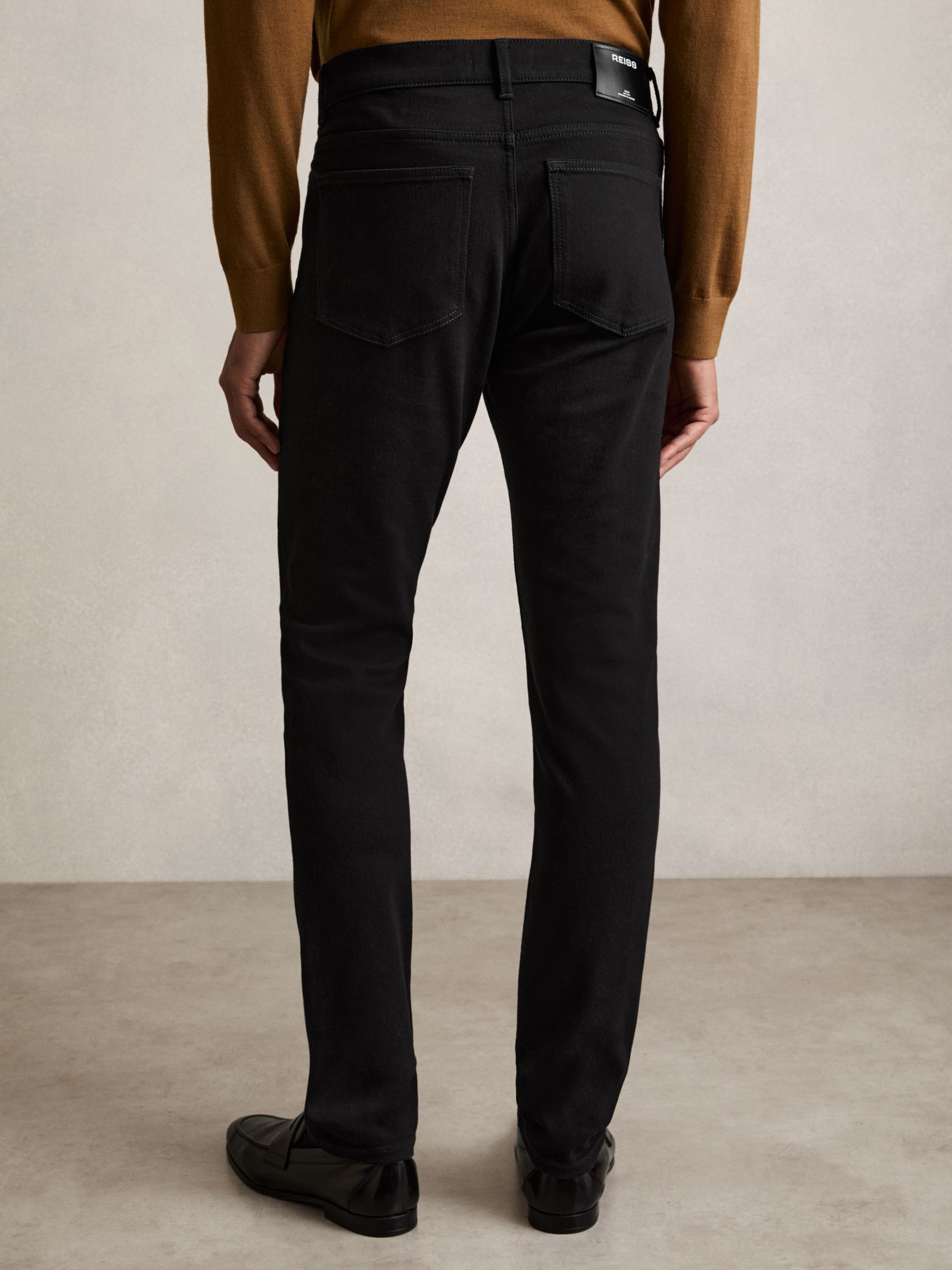 Skinny-Fit Jeans in Stay Black