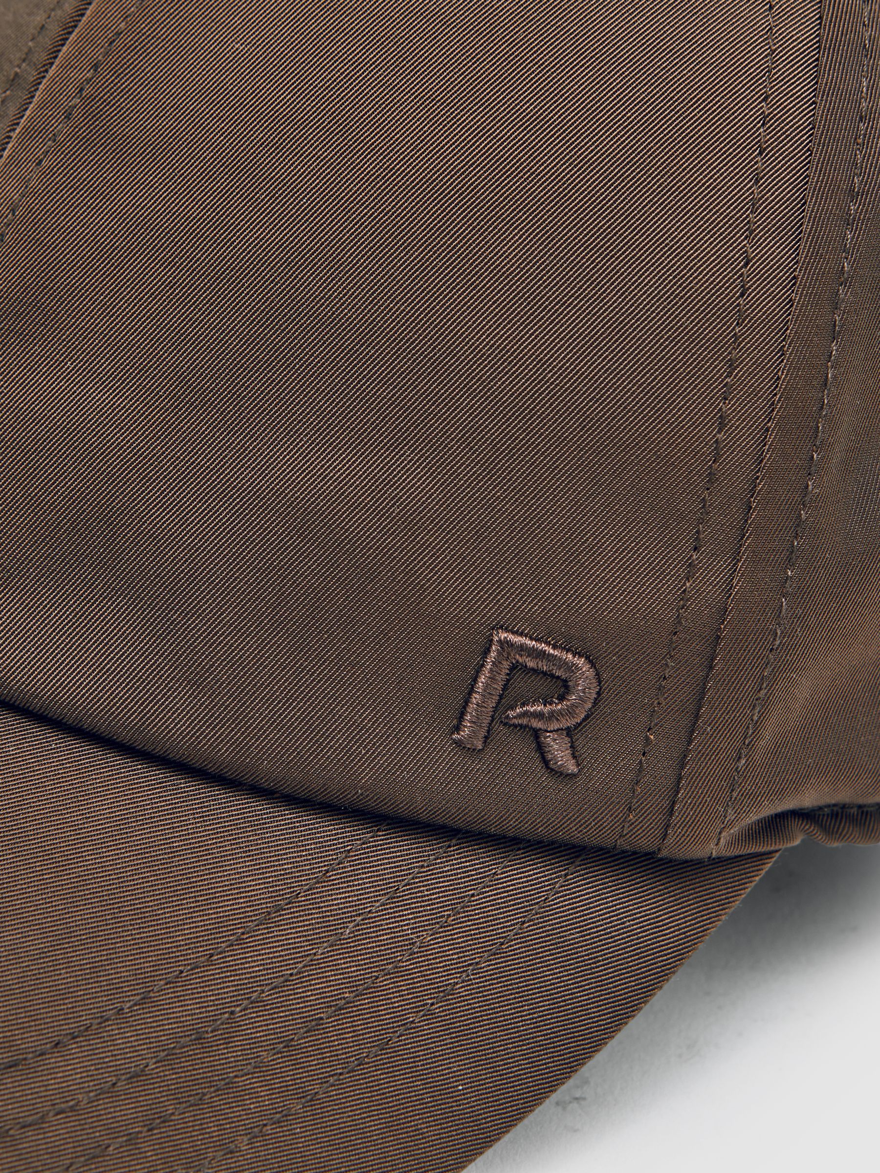 Logo-Embroidered Baseball Cap in Chocolate