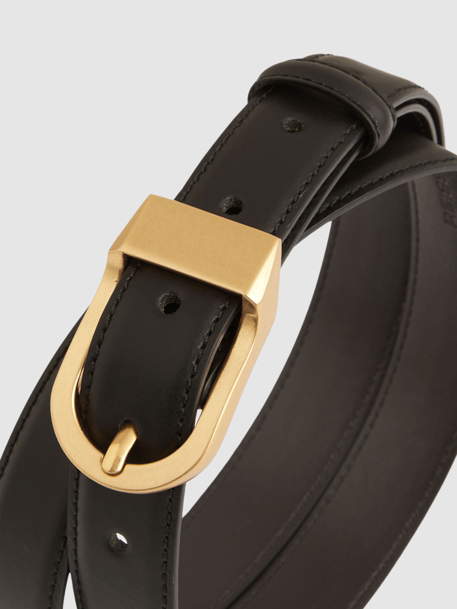Leather Curved-Buckle Belt in Black