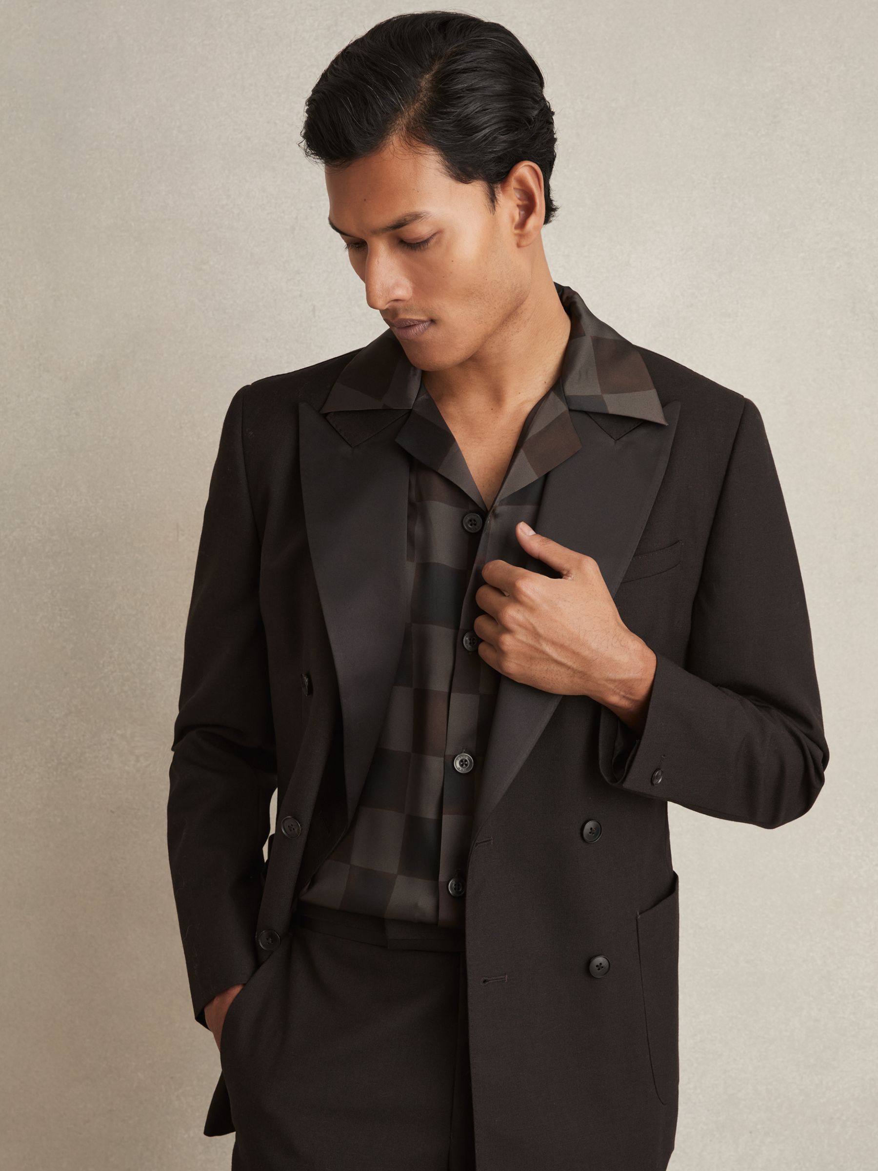 Chequered-Print Cuban-Collar Shirt in Brown