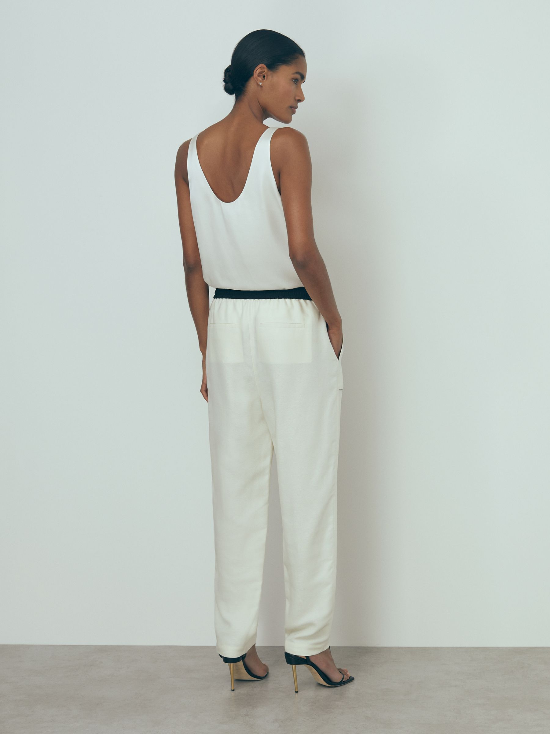 Atelier Relaxed Contrast Detail Cargo Trousers in Neutral