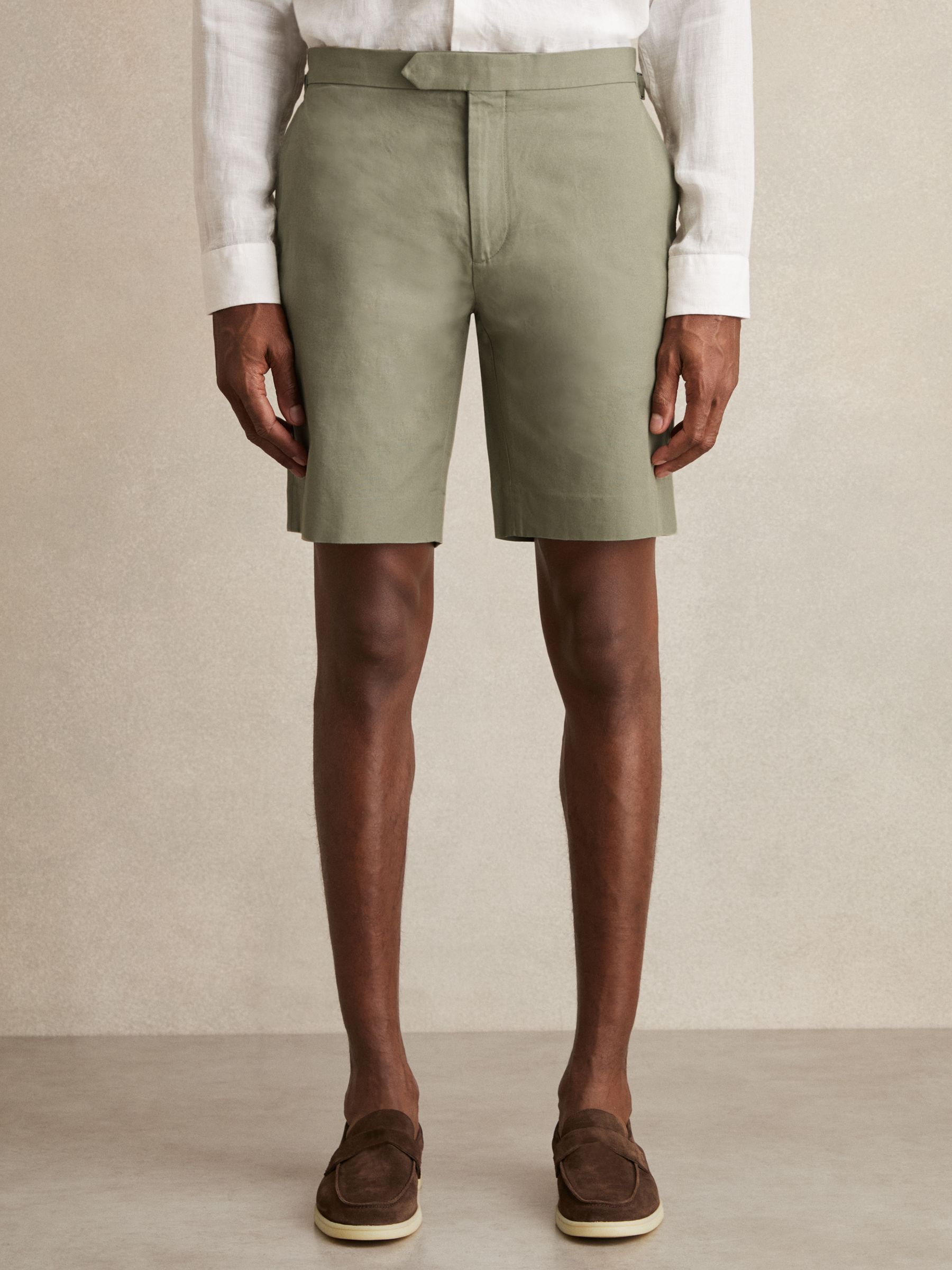 Cotton-Linen Tailored Shorts in Pistachio