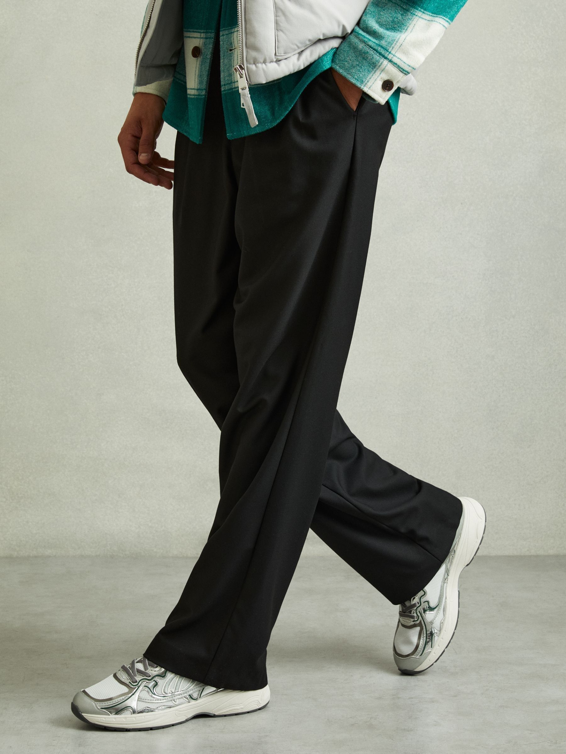 Nubuck and Mesh Trainers in Silver/Green