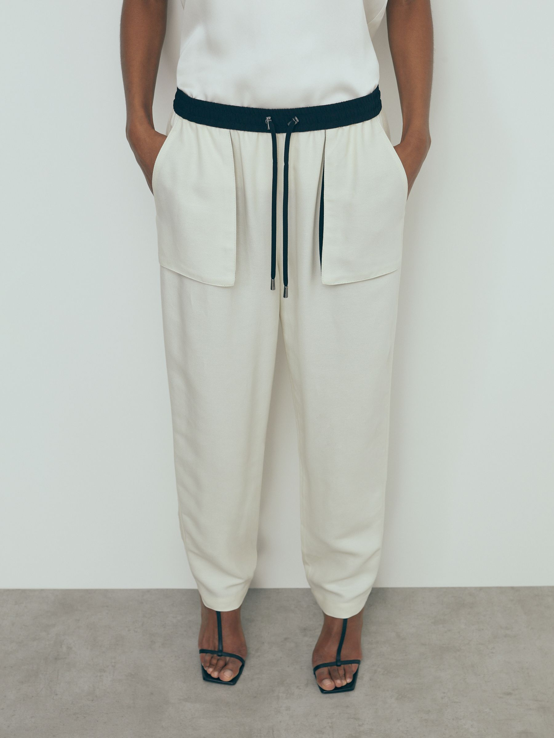 Atelier Relaxed Contrast Detail Cargo Trousers in Neutral