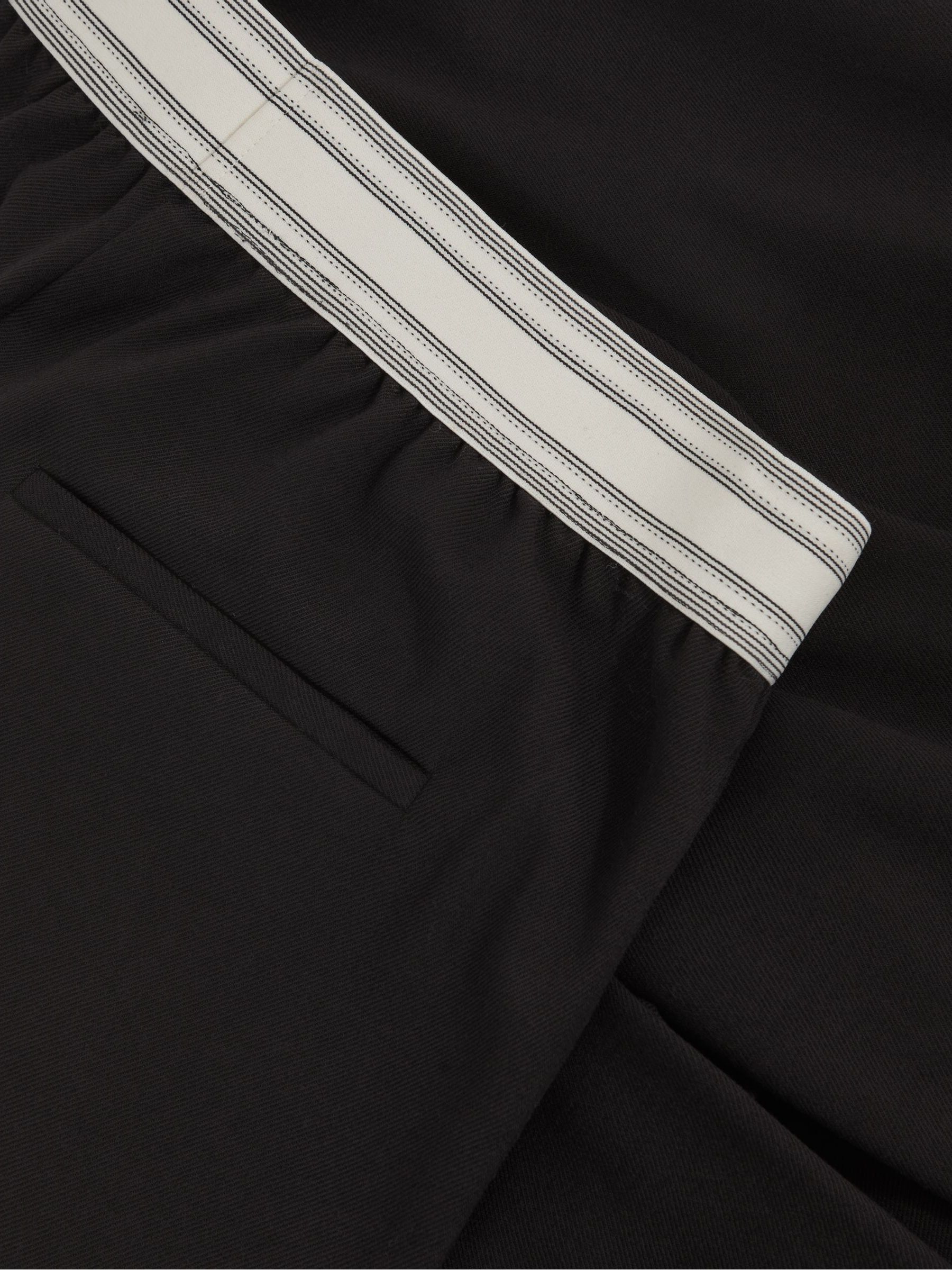 Petite Wide-Leg Contrast-Waistband Trousers in Black