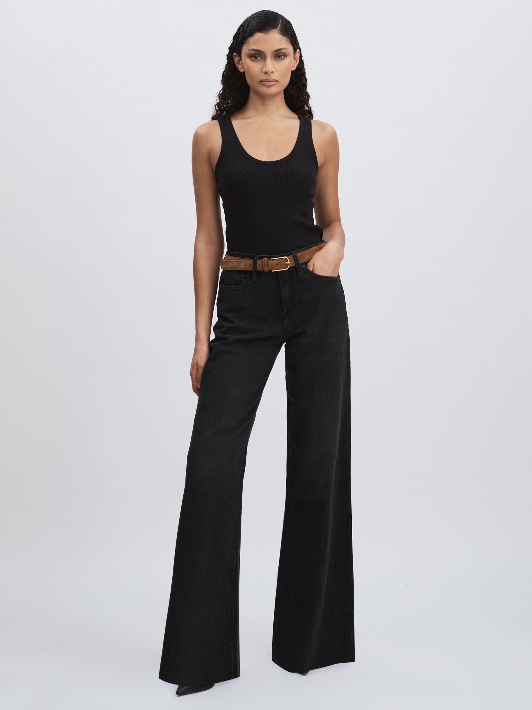 Good American Petite Relaxed Jeans in Black