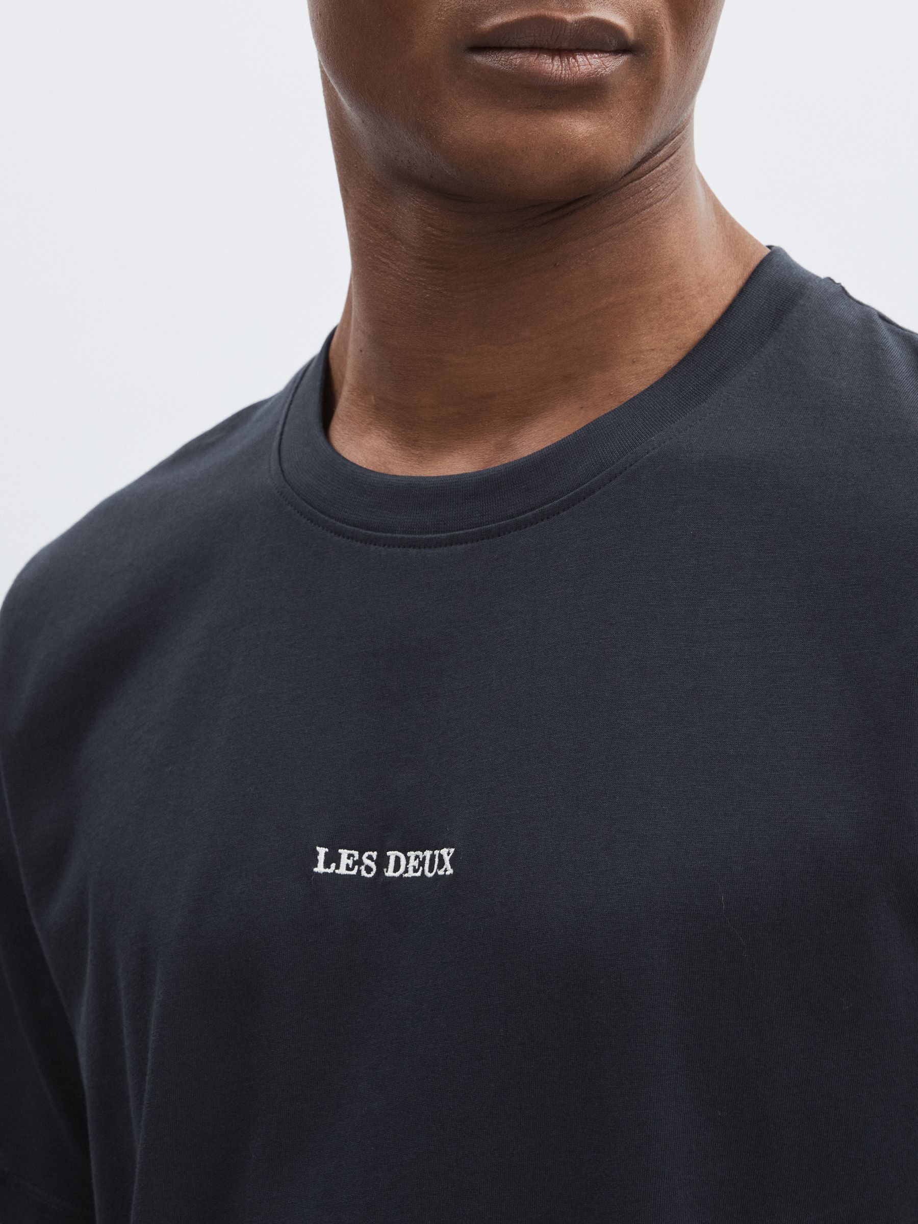 Les Deux Cotton Logo T-Shirt in Navy Blue