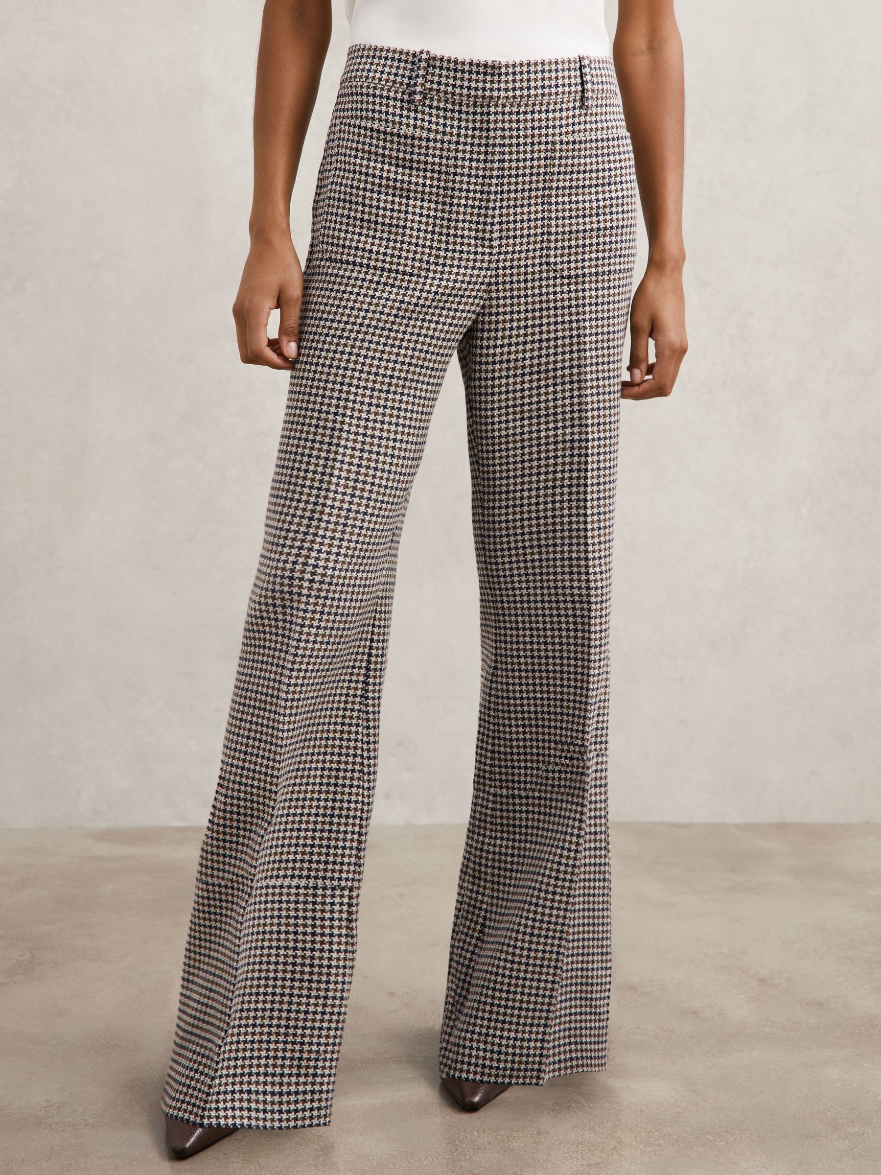 Trousers in Navy Neutral Check
