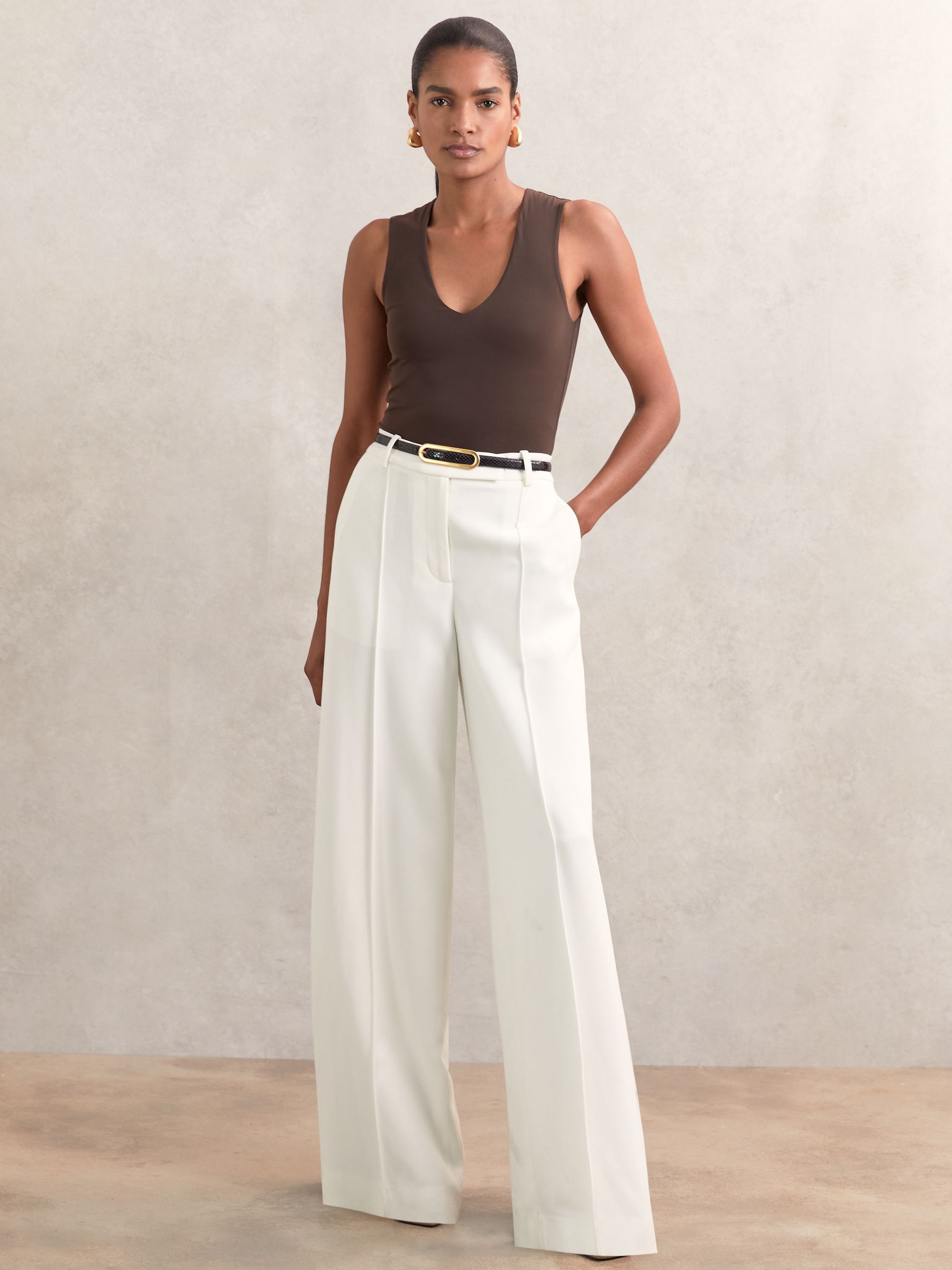 Leather Elongated-Buckle Skinny Belt in Black