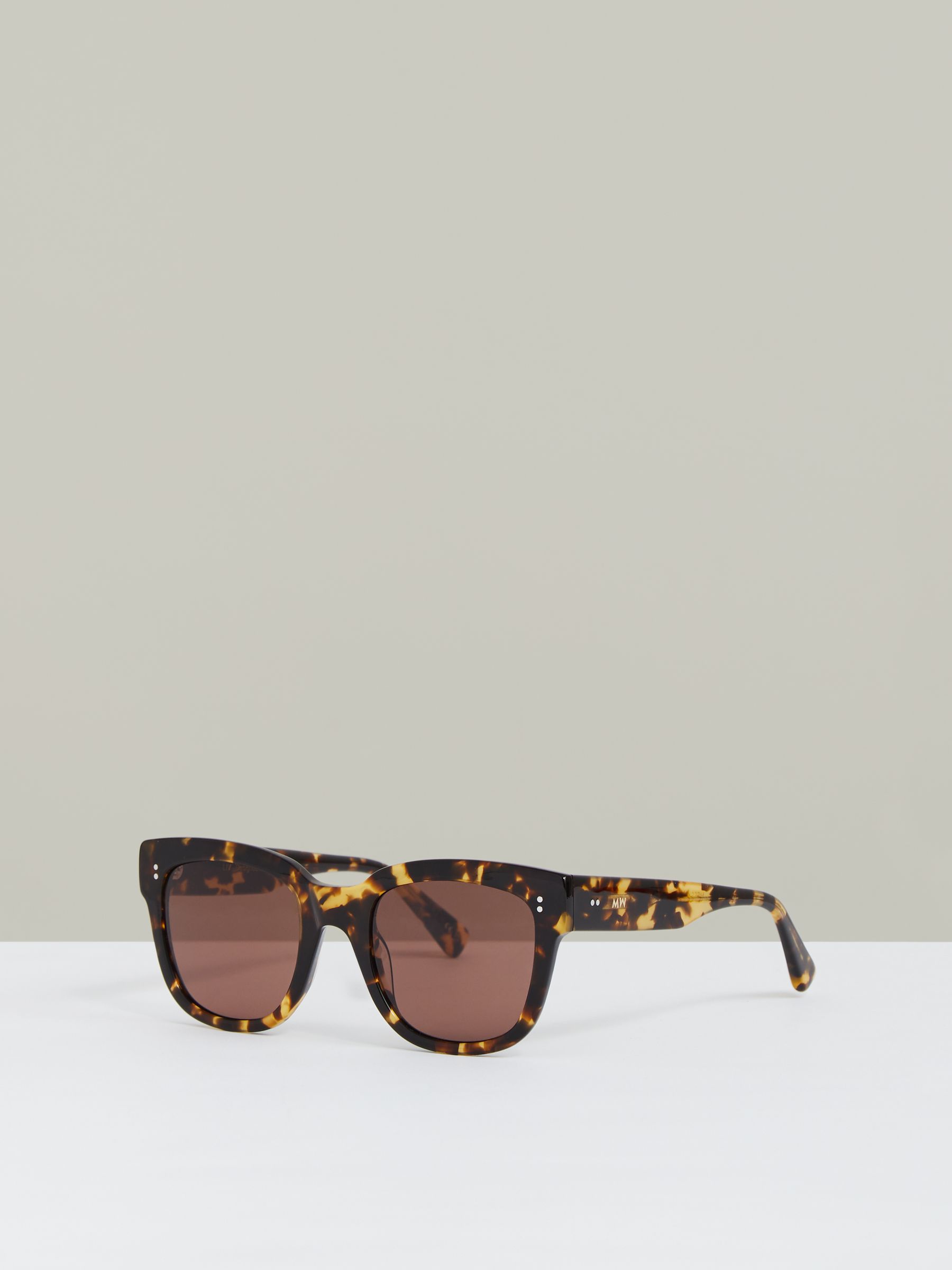 MESSYWEEKEND Square Frame Sunglasses in Brown