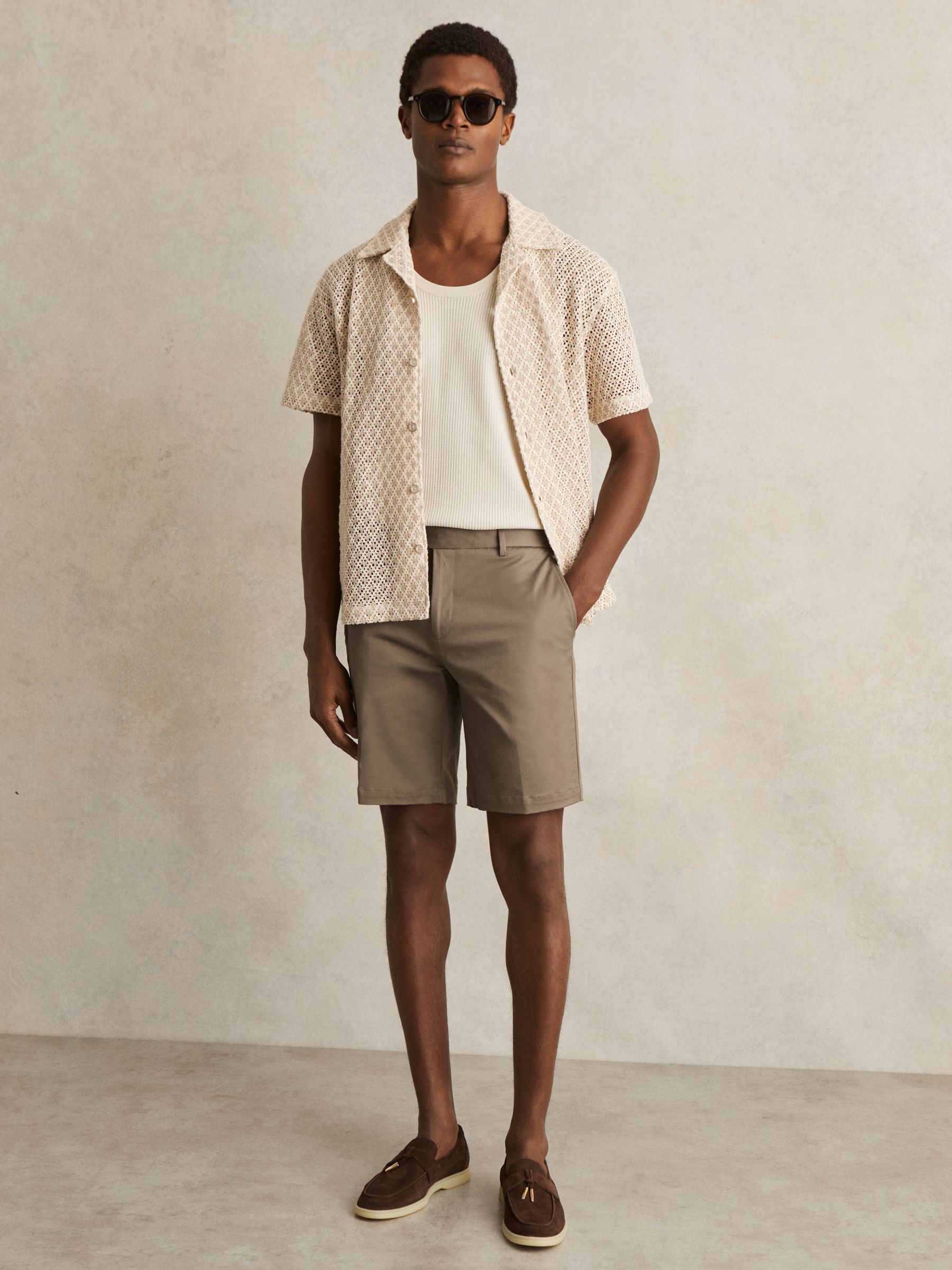 Oe Hampton Cotton Chino Shorts with Stretch in Taupe