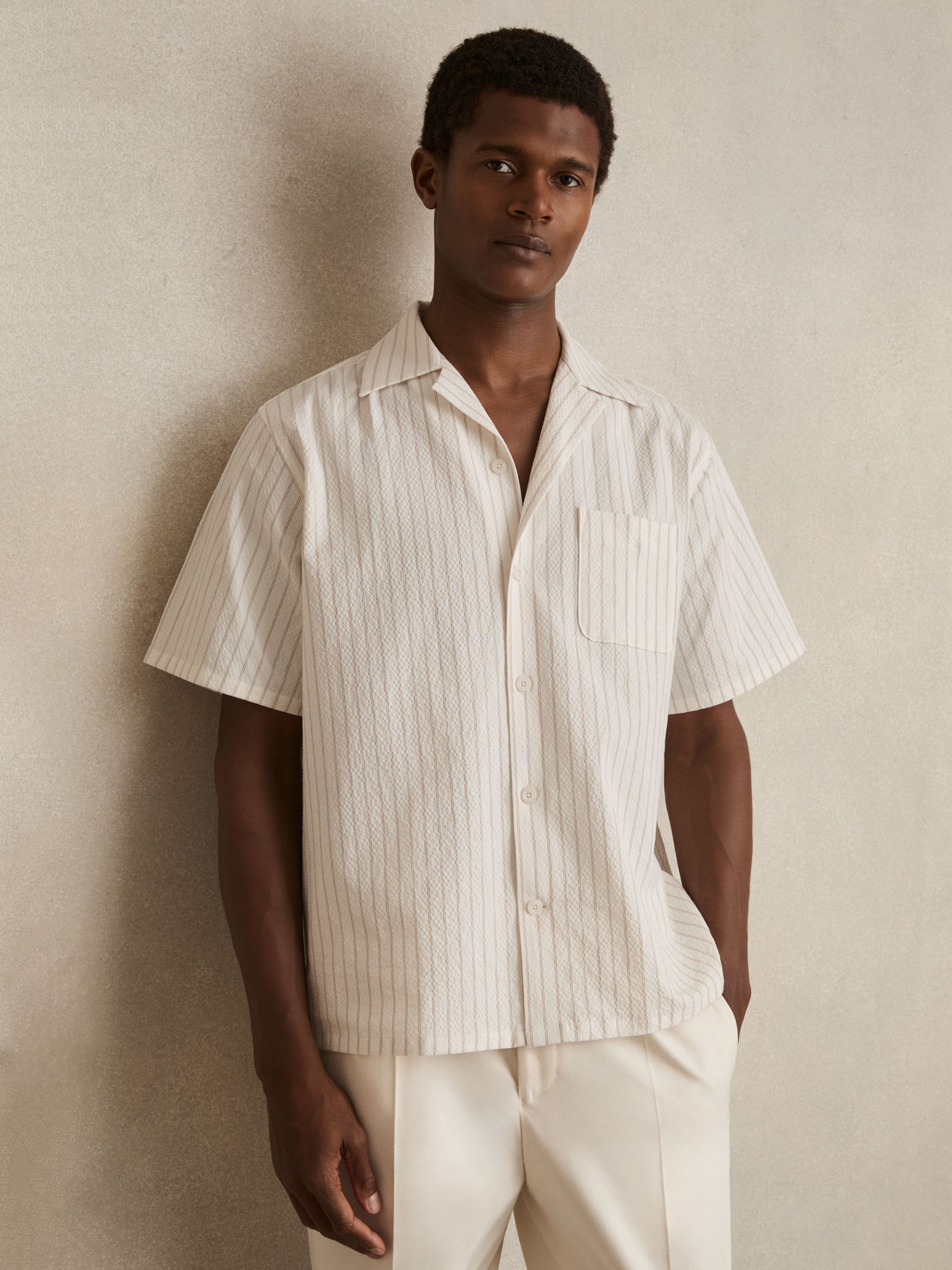 Cotton-Blend Seersucker Stripe Shirt in White/Taupe Brown