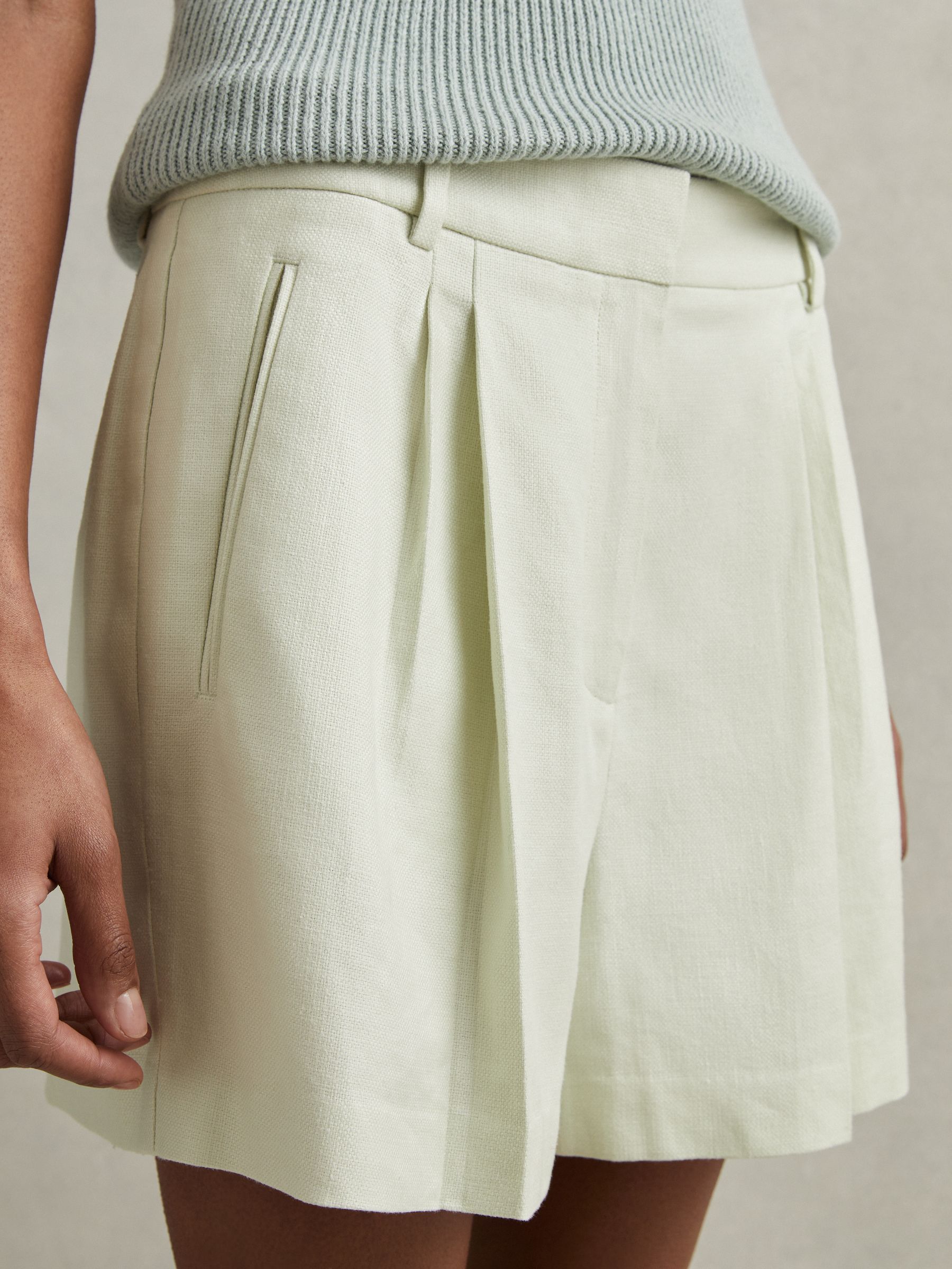Front Pleat Linen Blend Suit Shorts in Mint