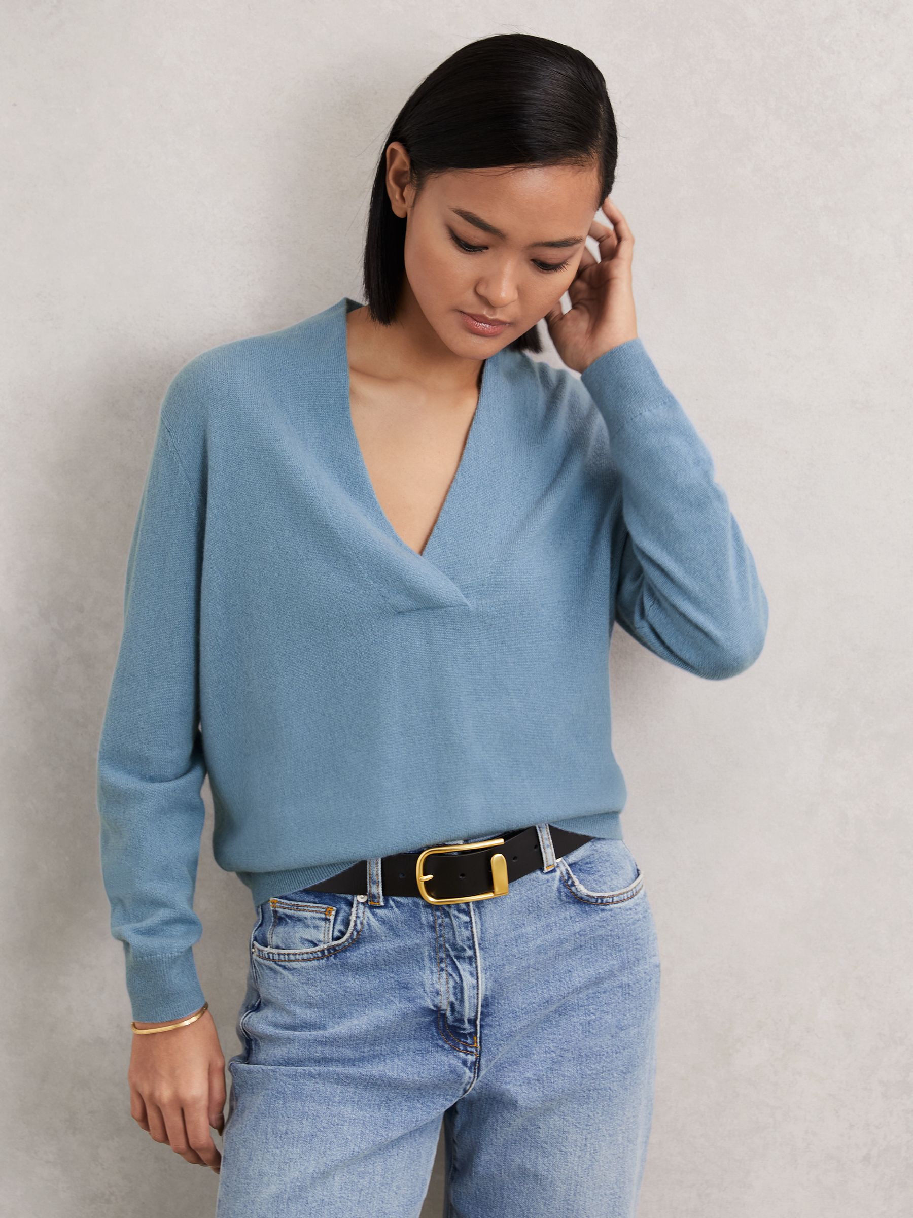 Cashmere V-Neck Jumper in Blue