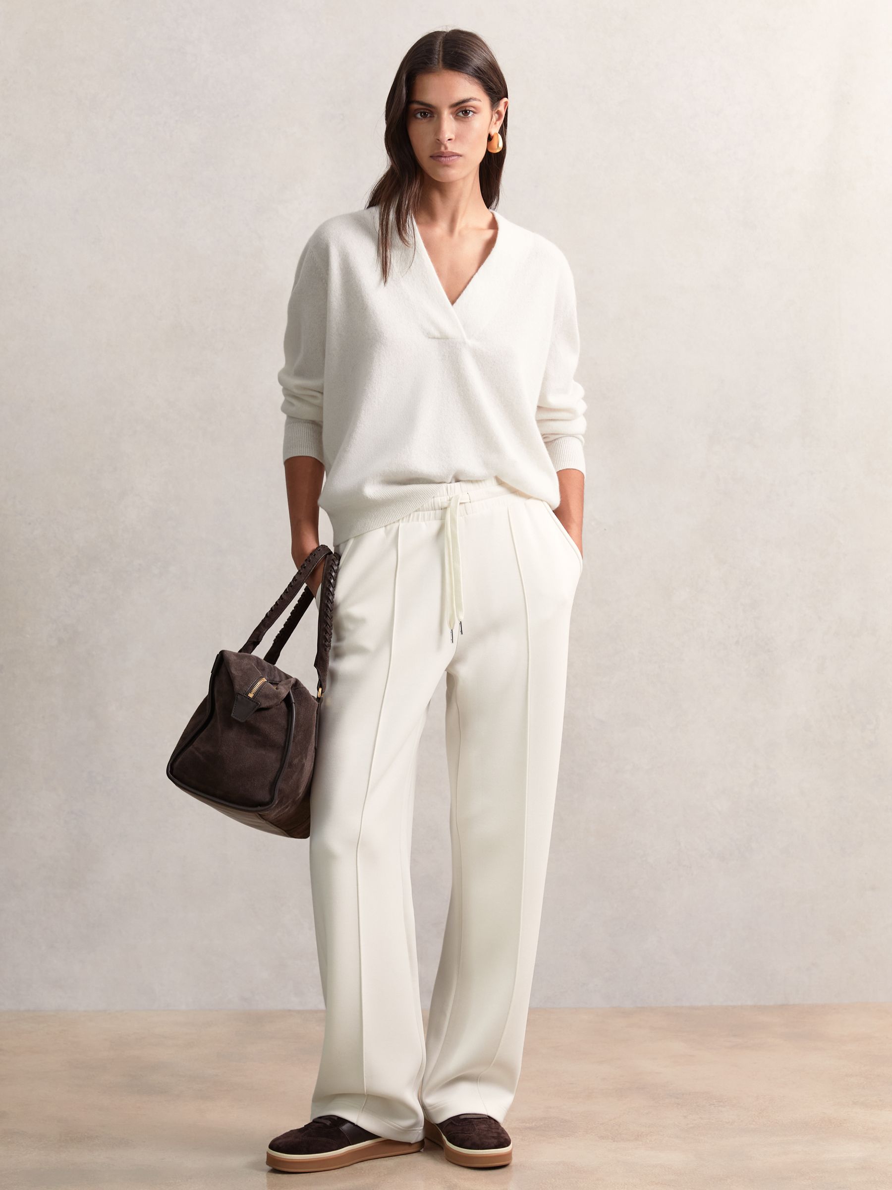 Cashmere V-Neck Jumper in Cream