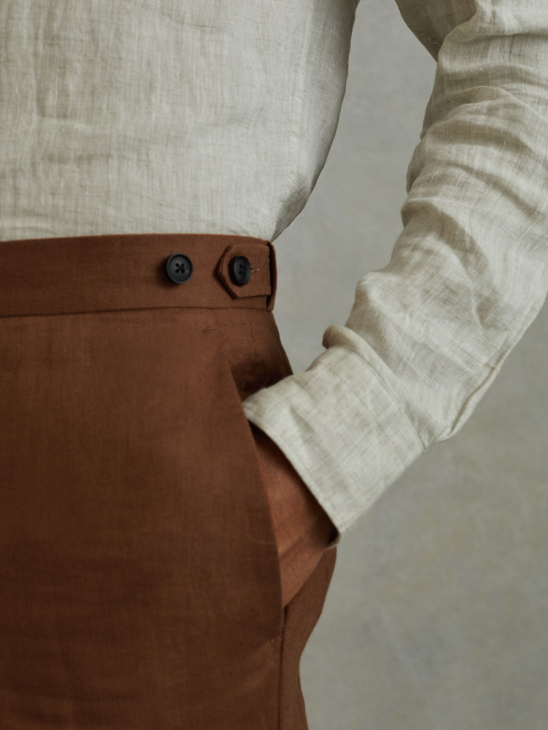 Linen Tapered Trousers Slim-Fit in Tobacco Brown