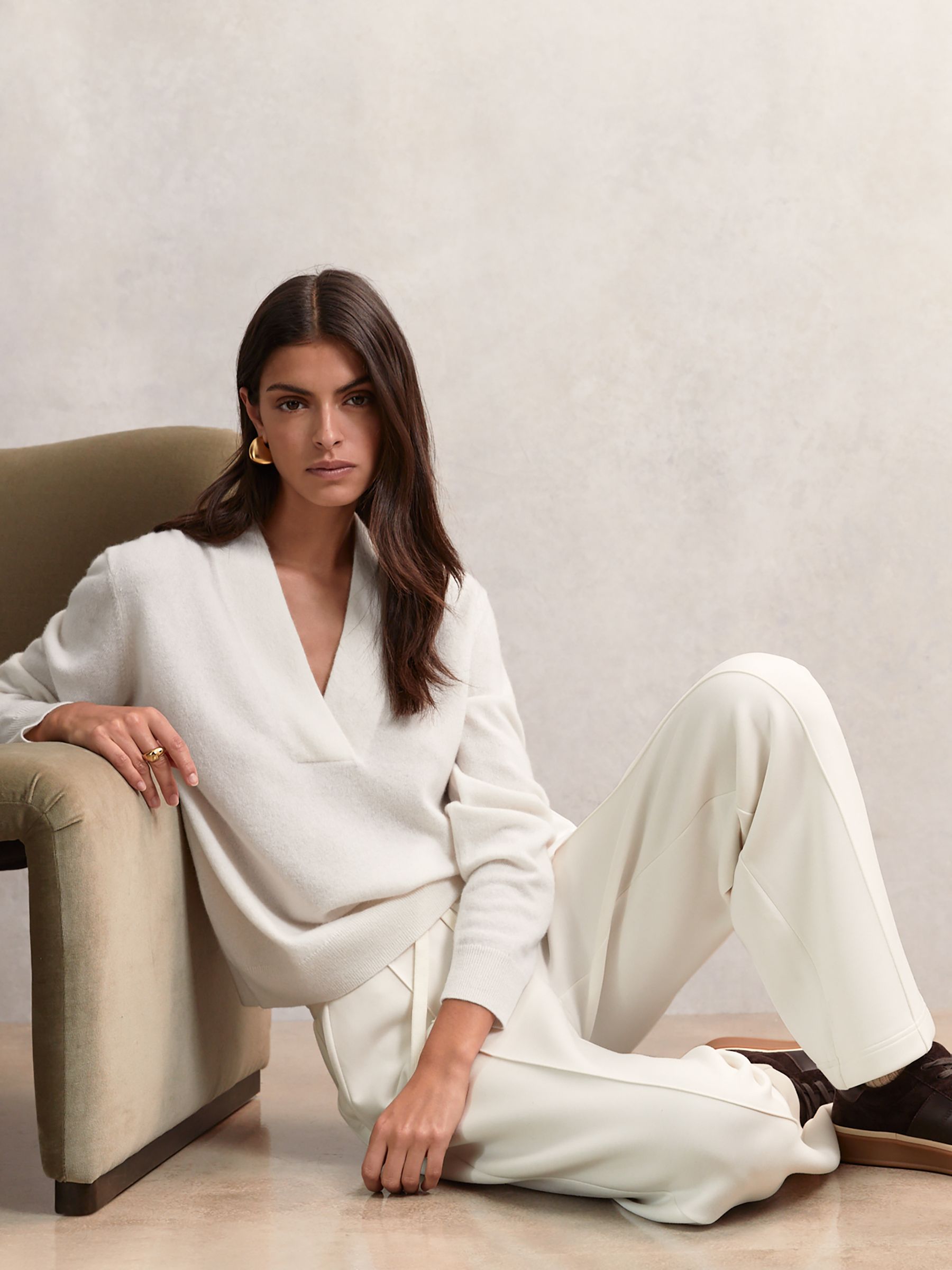 Cashmere V-Neck Jumper in Cream