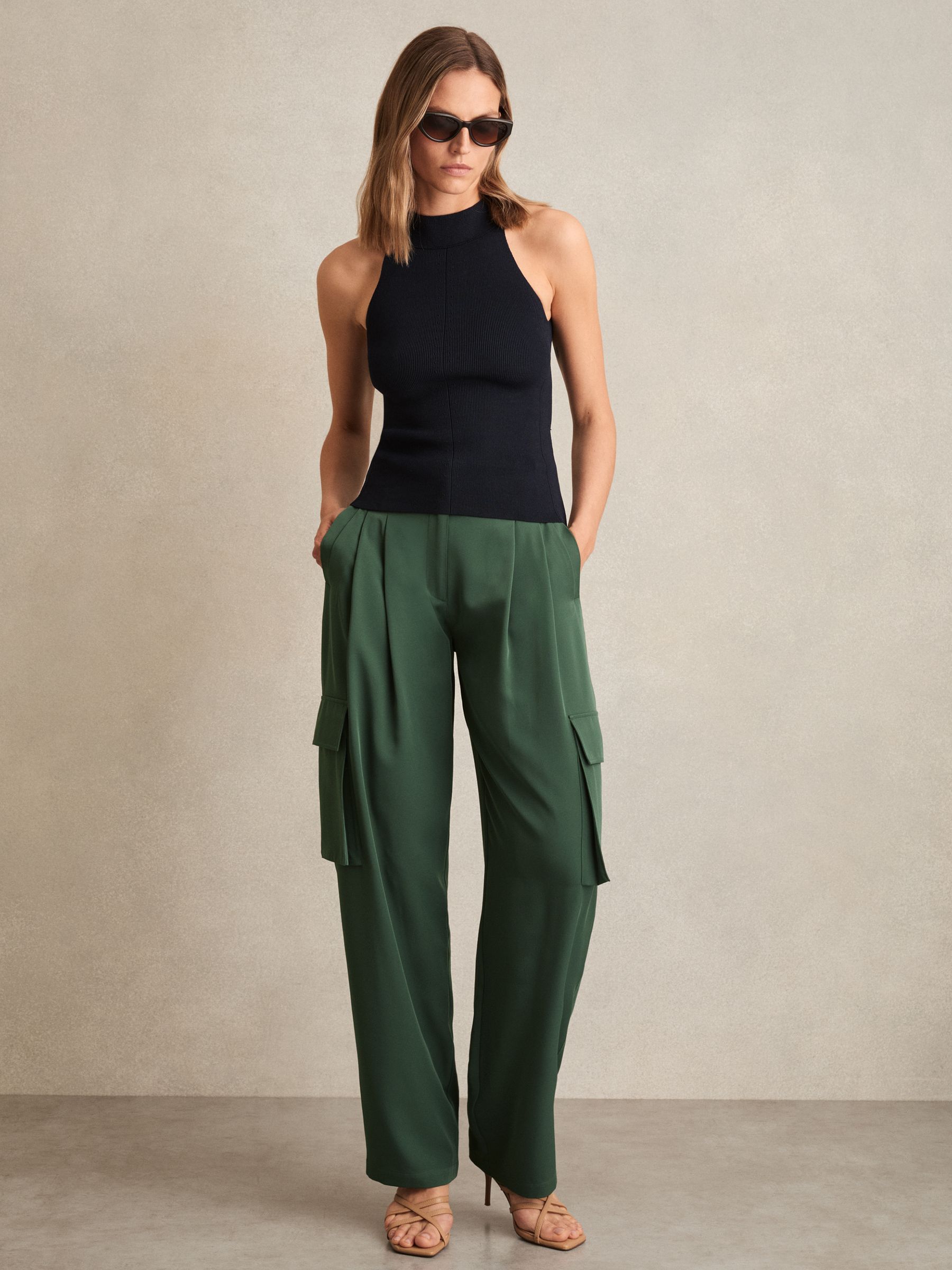 Wide-Leg Pleated Cargo Trousers in Green