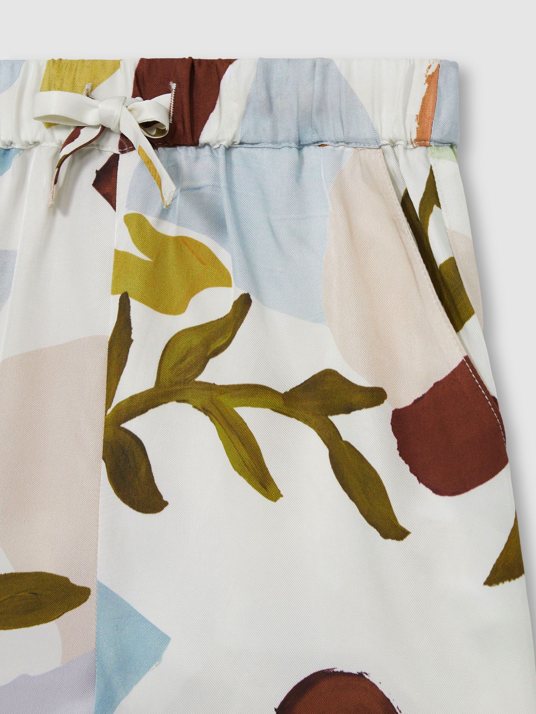 Printed Drawstring-Waist Shorts in Multi