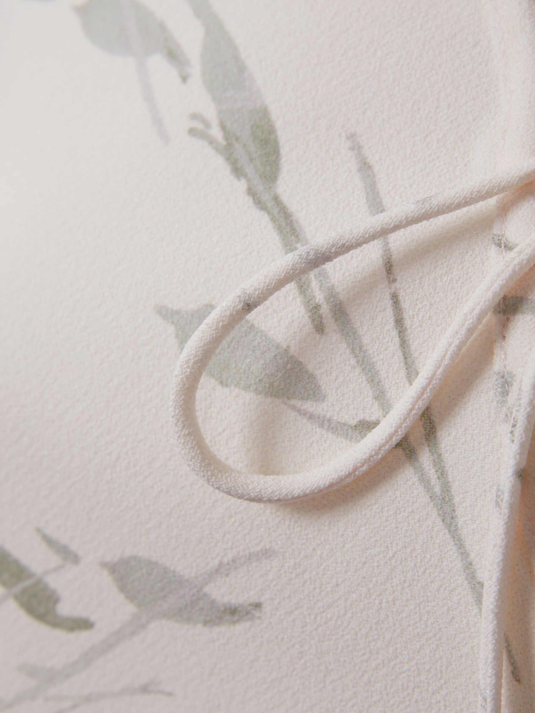 Florere Floral V-Neck Top in Cream