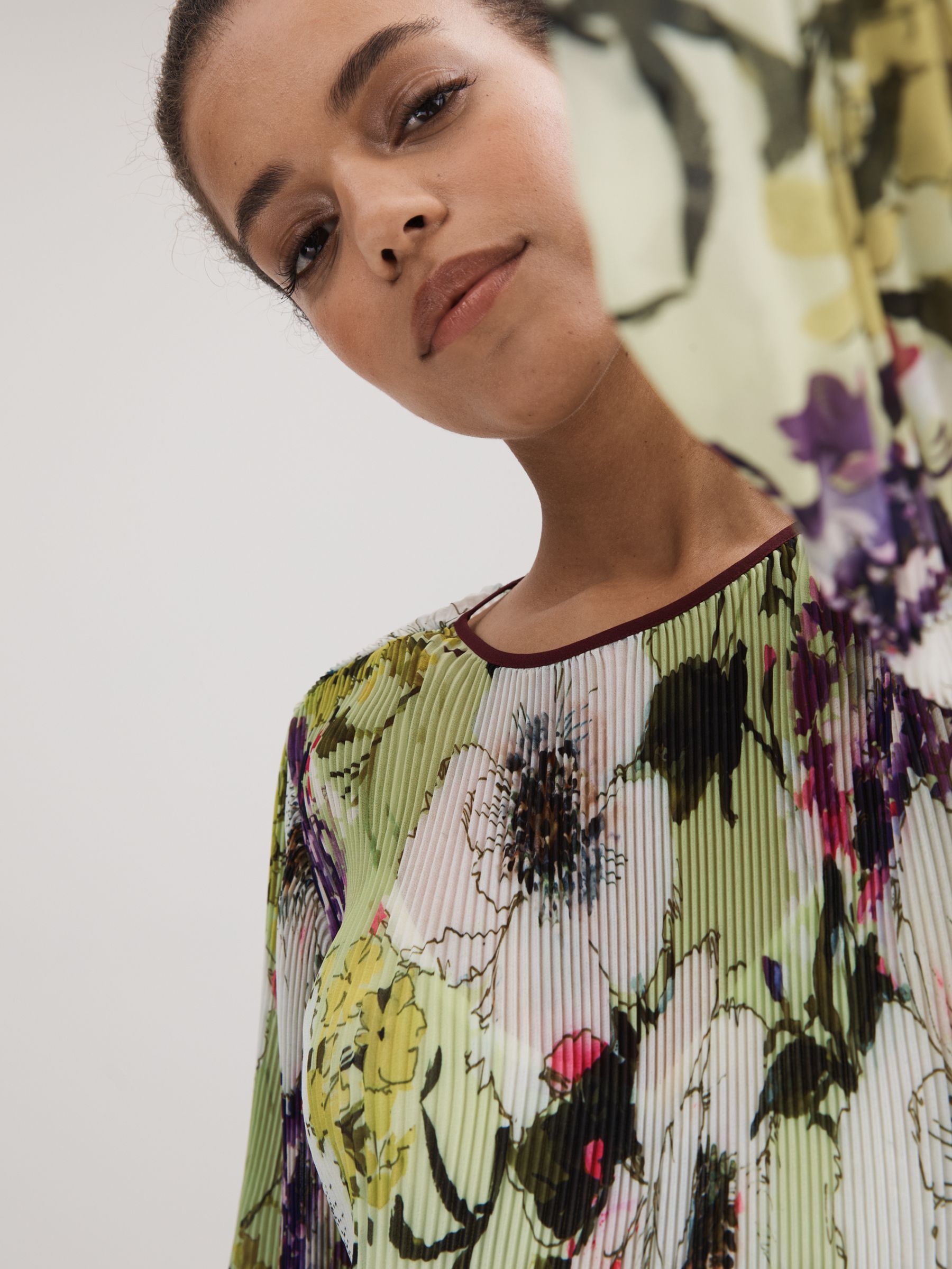 Florere Printed Blouson Sleeve Midi Dress in Multi