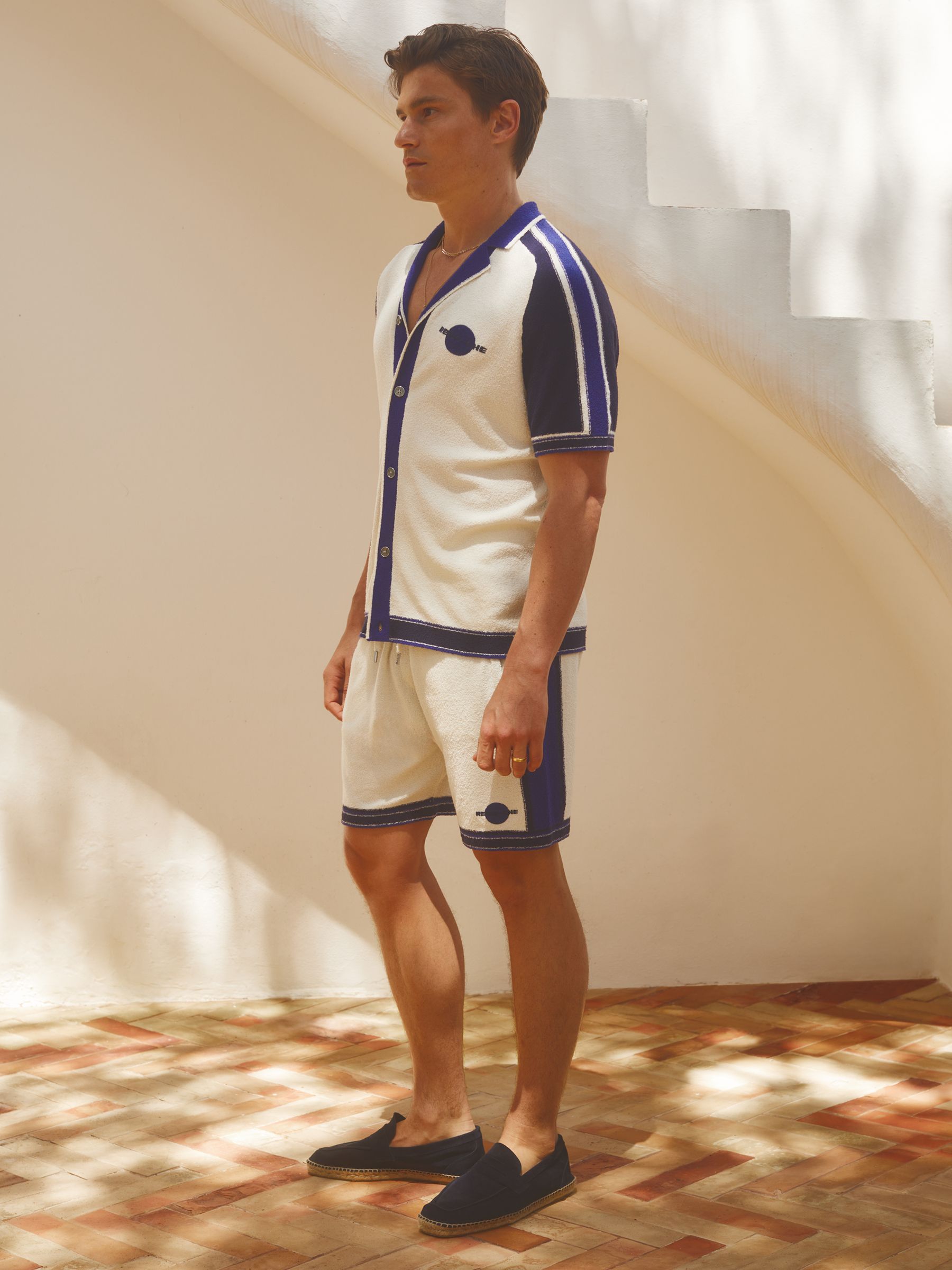 Reiss | Ché Towelling Drawstring Shorts in White/Bright Blue