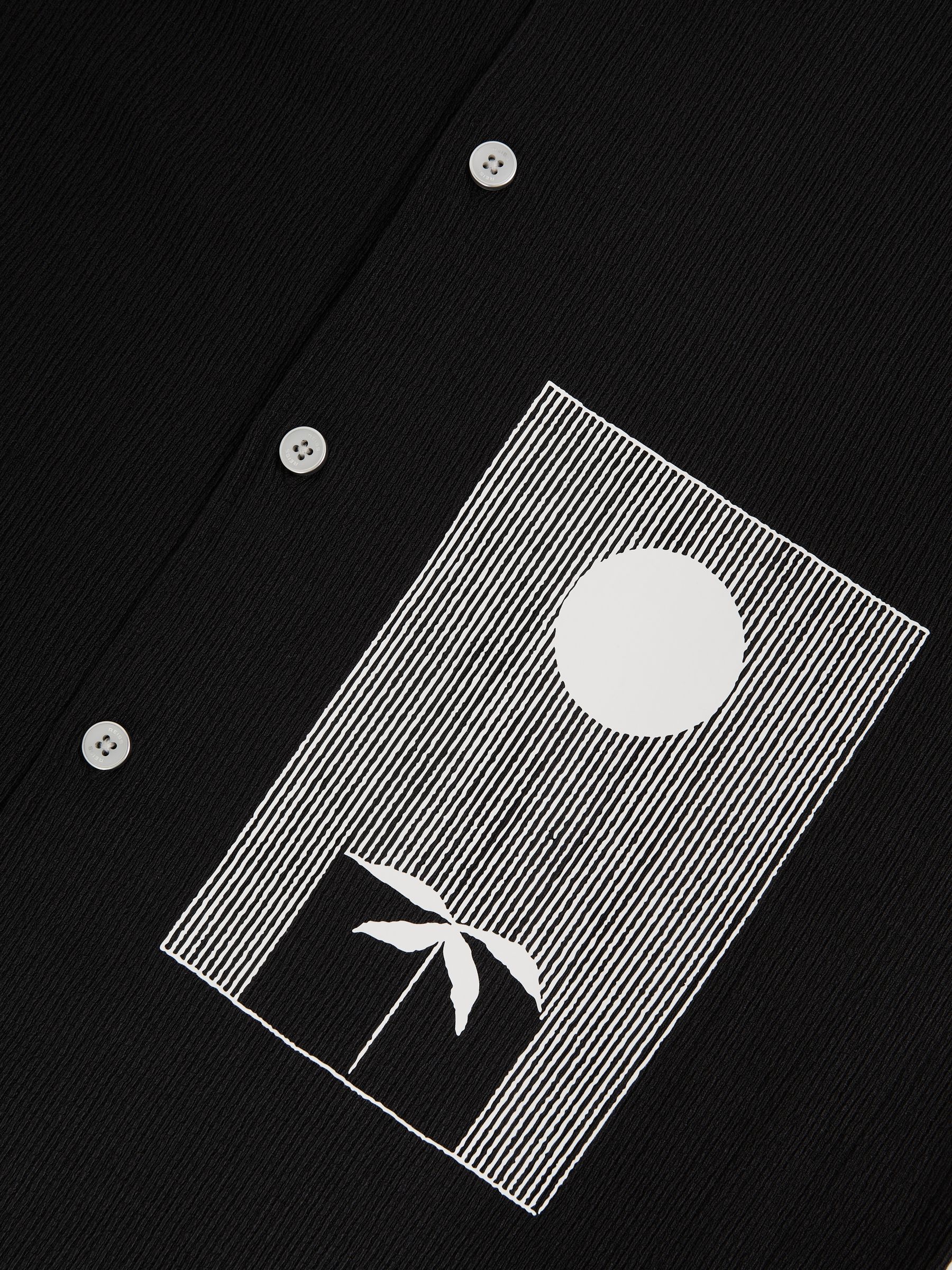 Graphic Print Cuban-Collar Shirt in Black