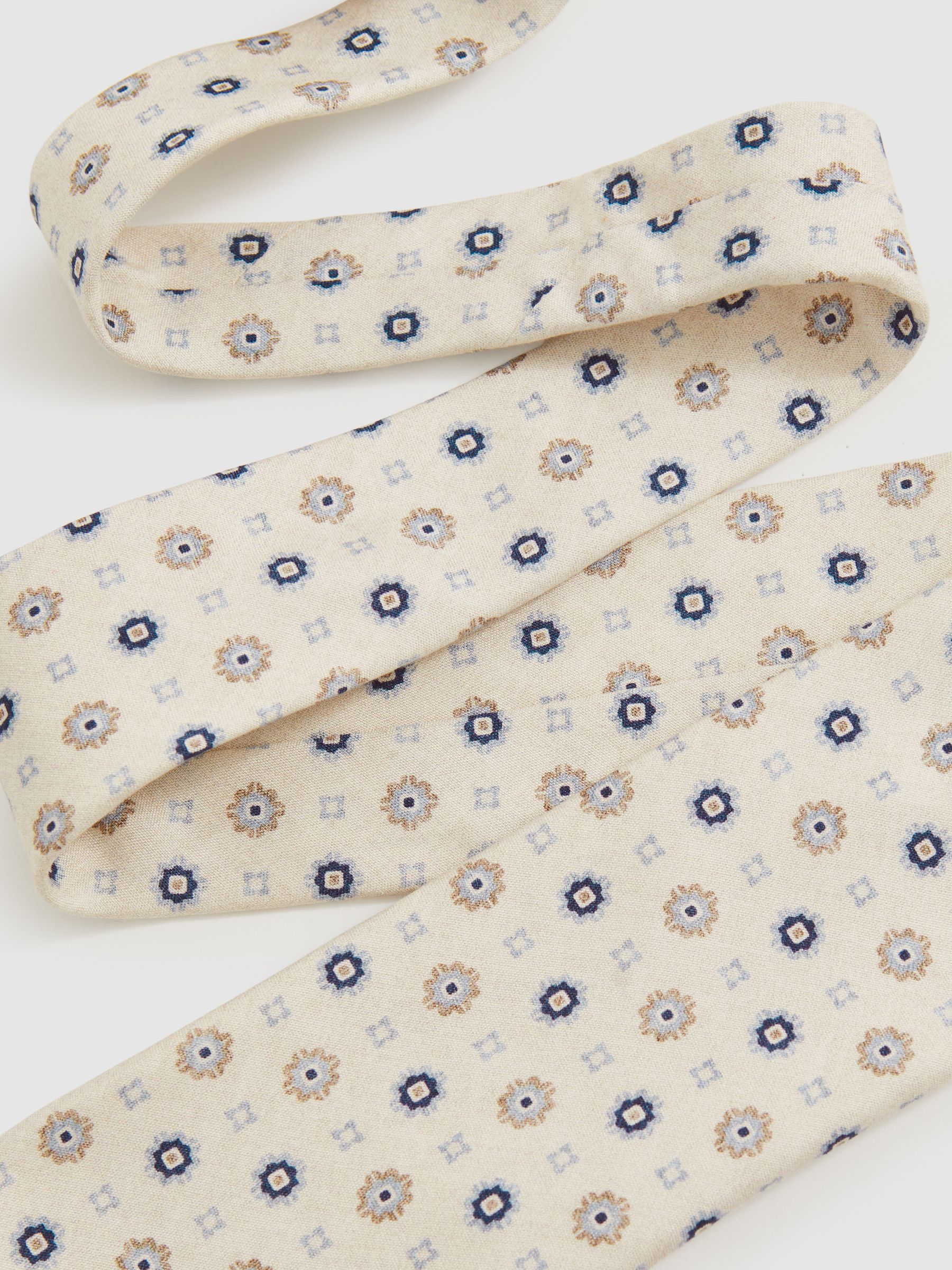 Silk Floral-Medallion Tie in Ivory