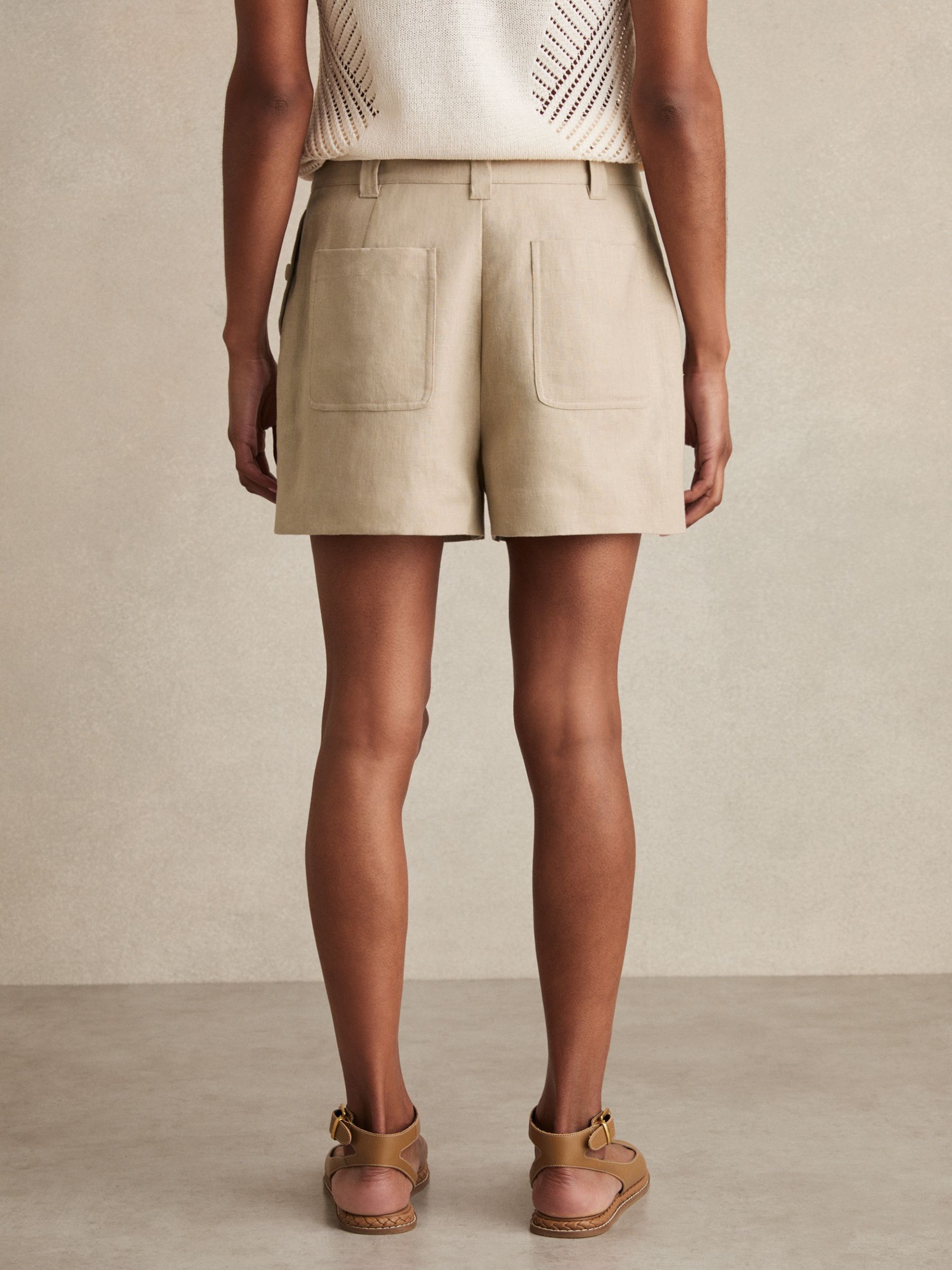 Linen Shorts in Neutral