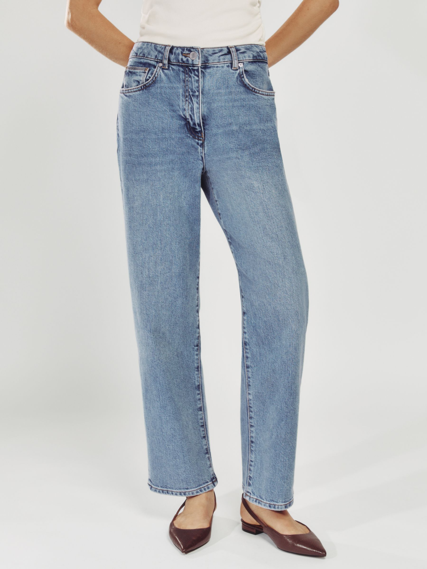 Petite Mid-Rise Straight-Leg Jeans in Light Blue