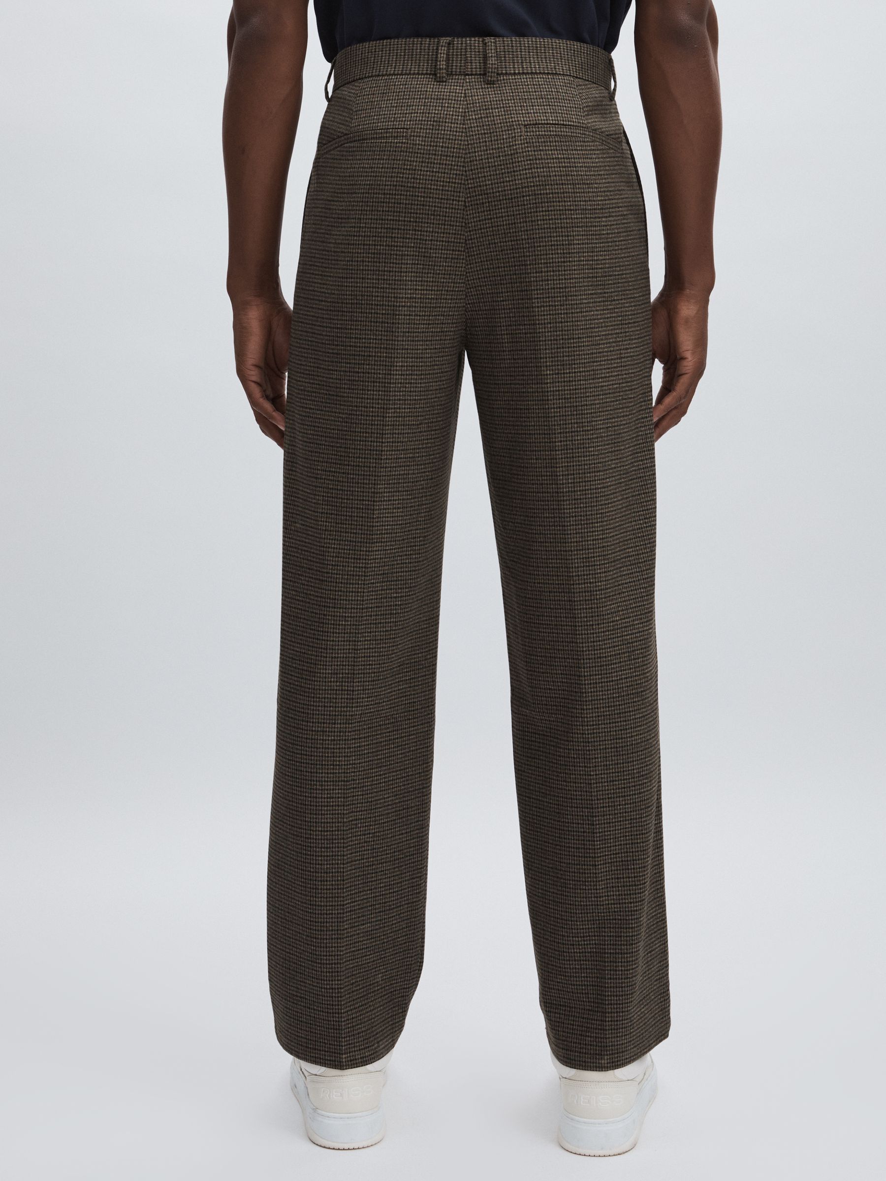 Les Deux Slim-Fit Pleated Brown Check Suit Trousers in Brown Check