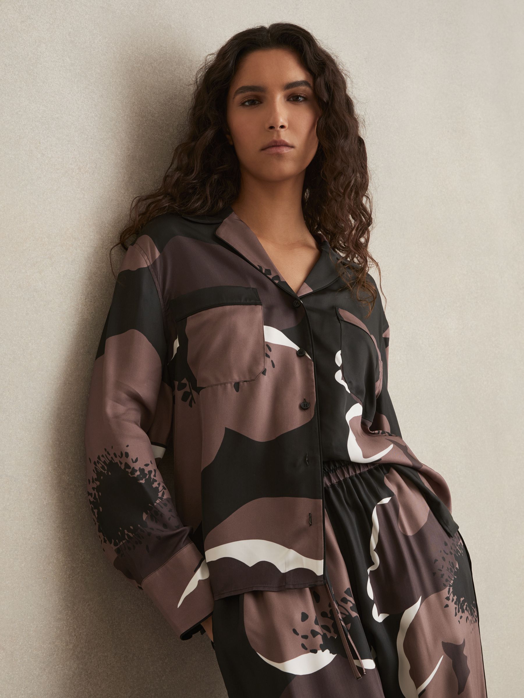 Floral-Print Long-Sleeve Shirt in Black/Brown