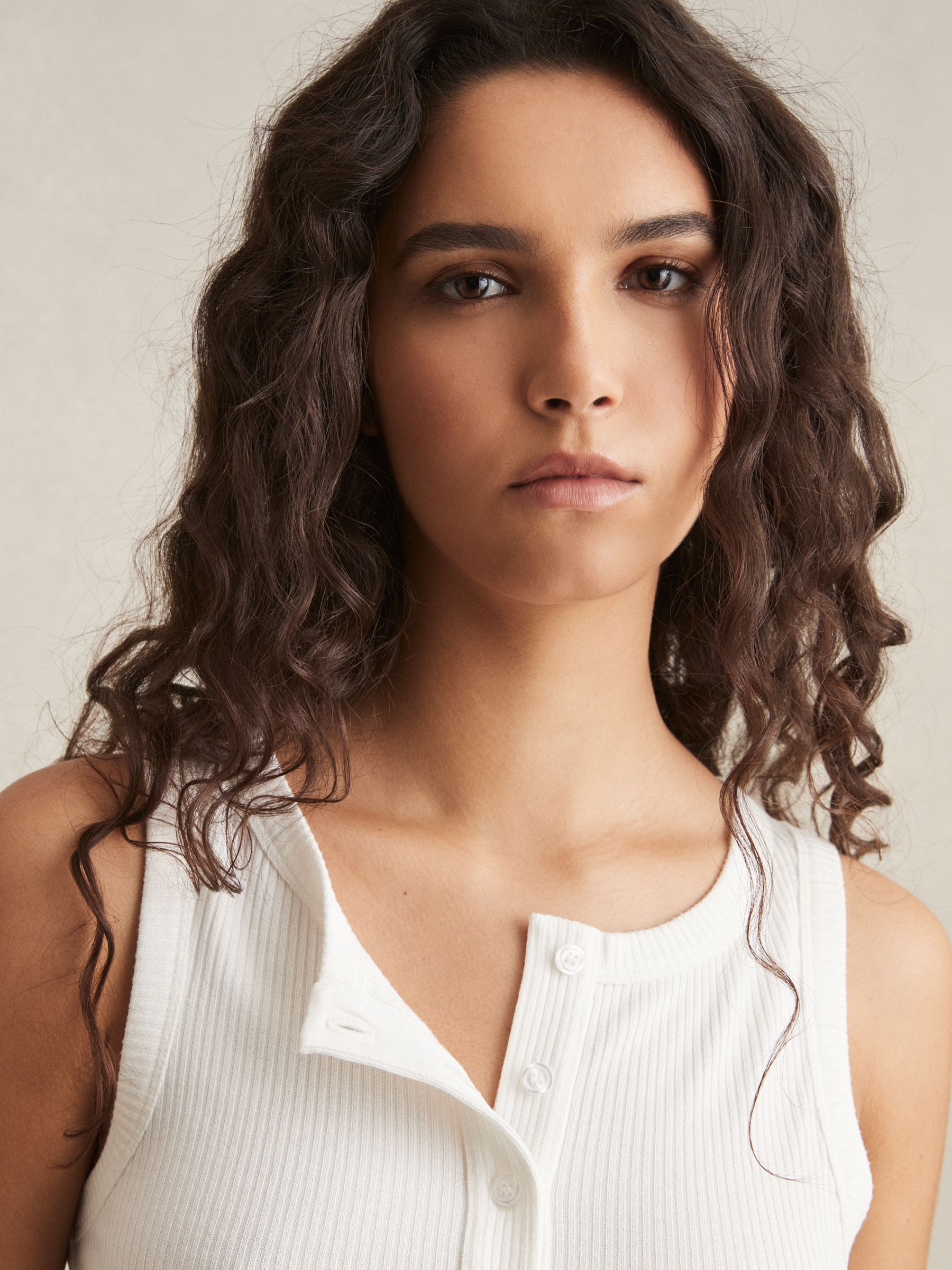 Fine-Rib Button-Placket Vest in White