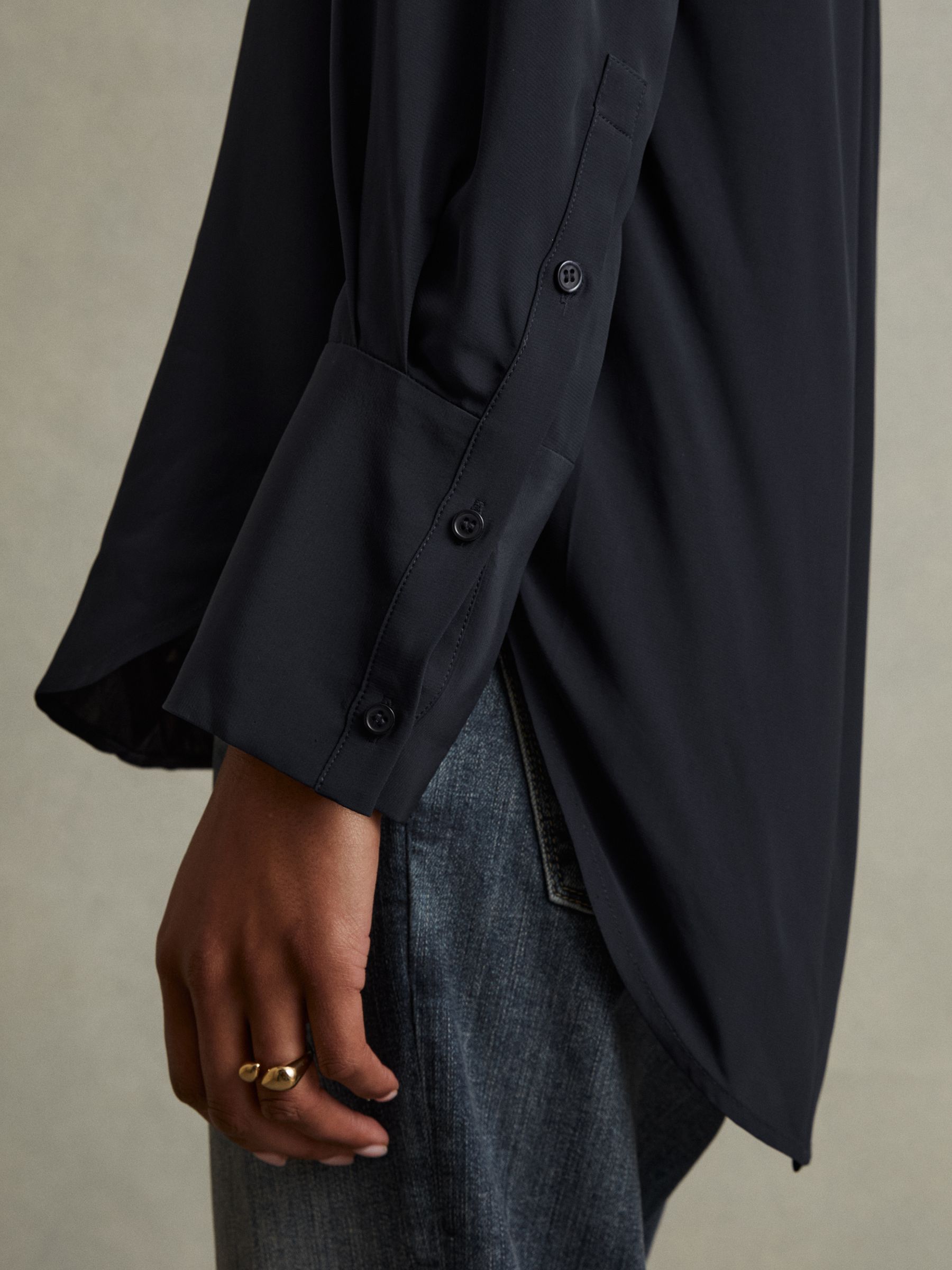 Relaxed High-Low V-Neck Top in Navy