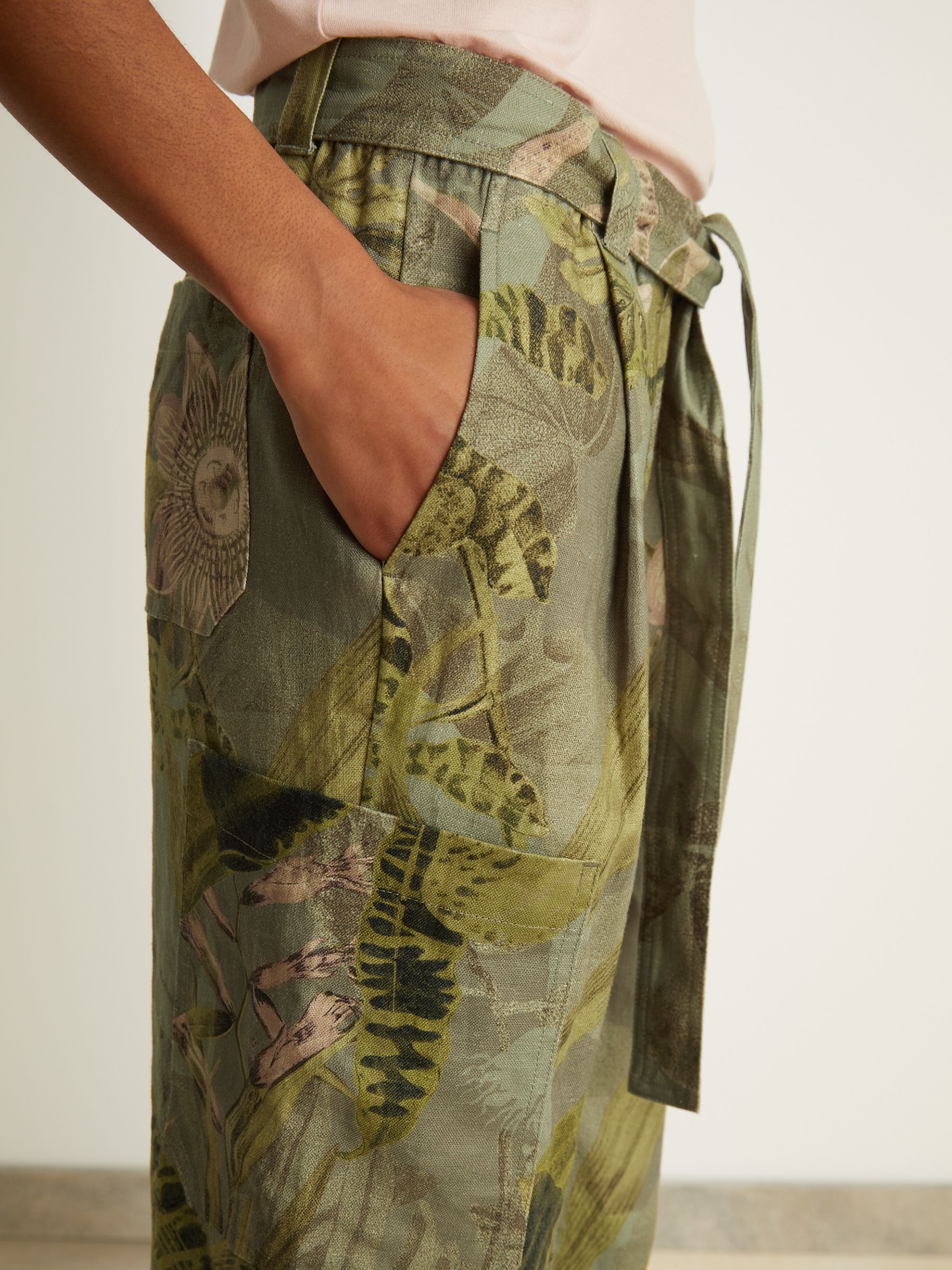 Reiss | NYBG Linen Floral Tapered Trousers in Khaki