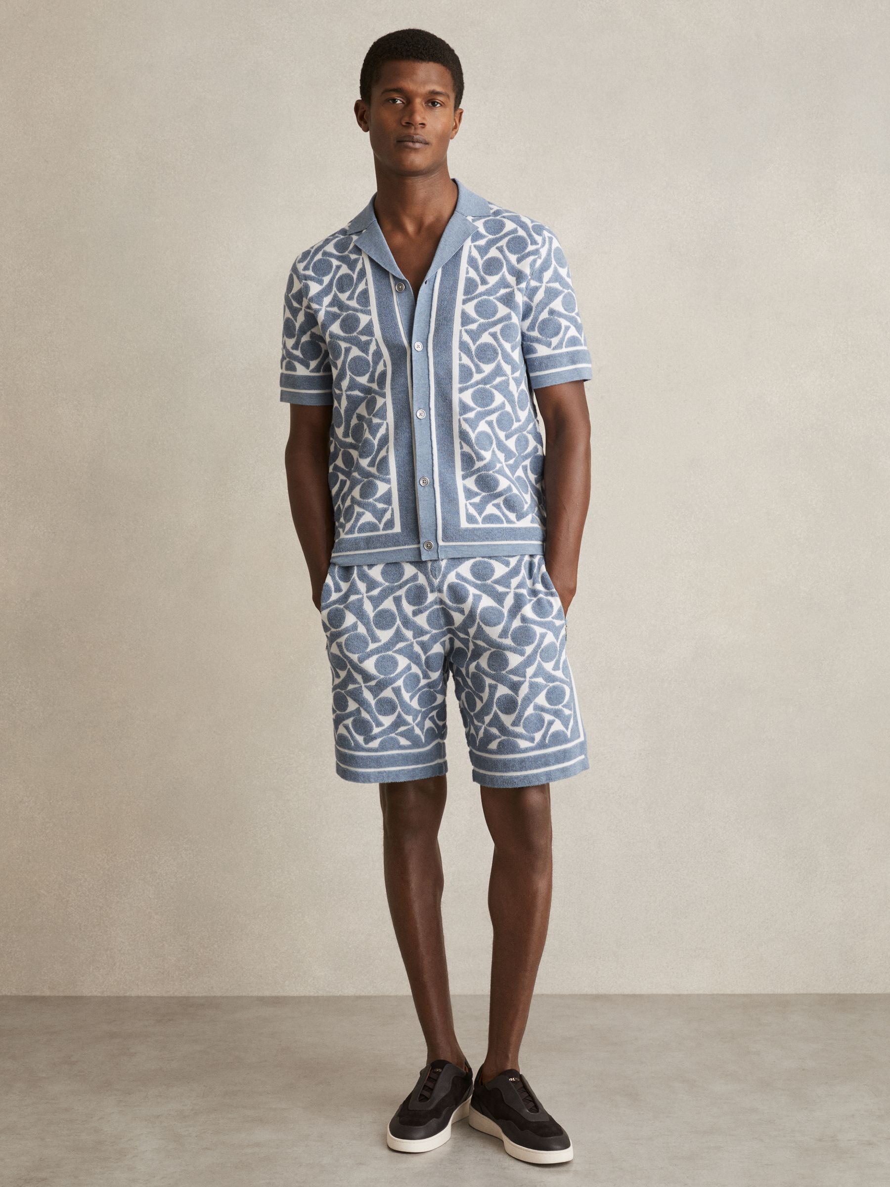 Abstract-Pattern Towelling Shorts in Soft Blue/White