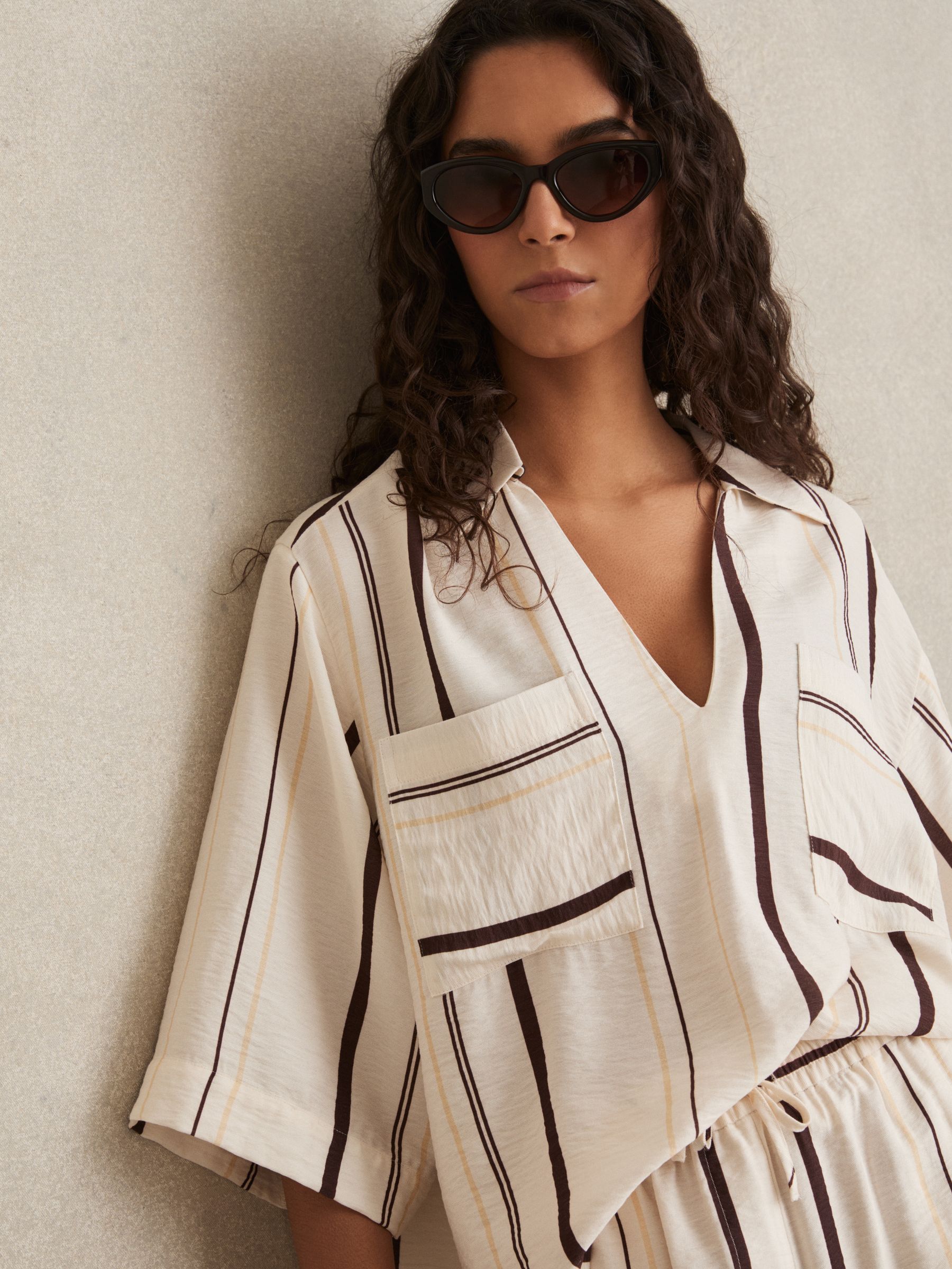 Stripe-Print Relaxed V-Neck Shirt in White/Brown