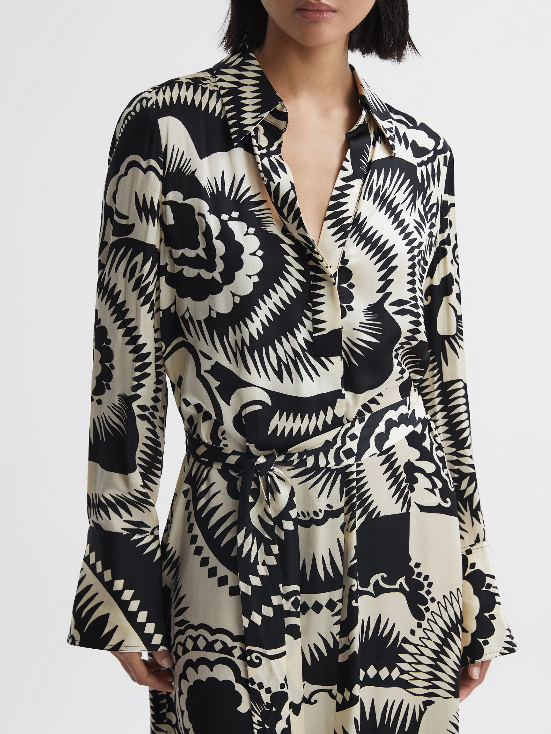 Printed Long Sleeve Midi Dress in Black/White