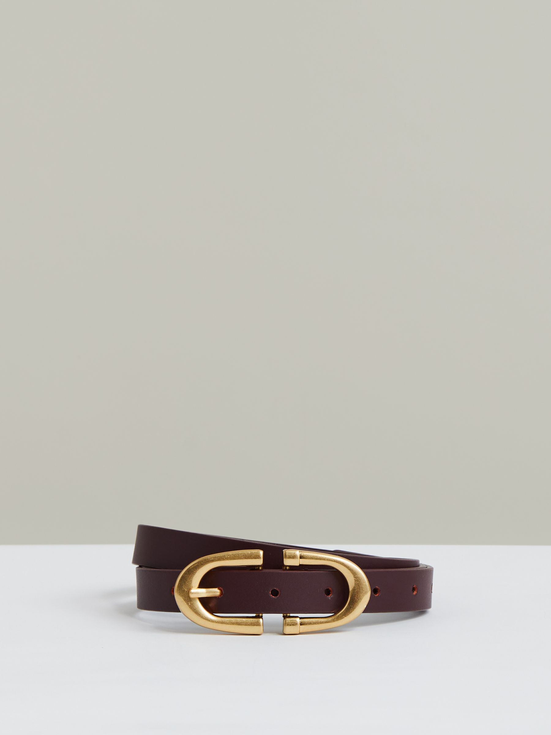 Horseshoe Belt in Burgundy