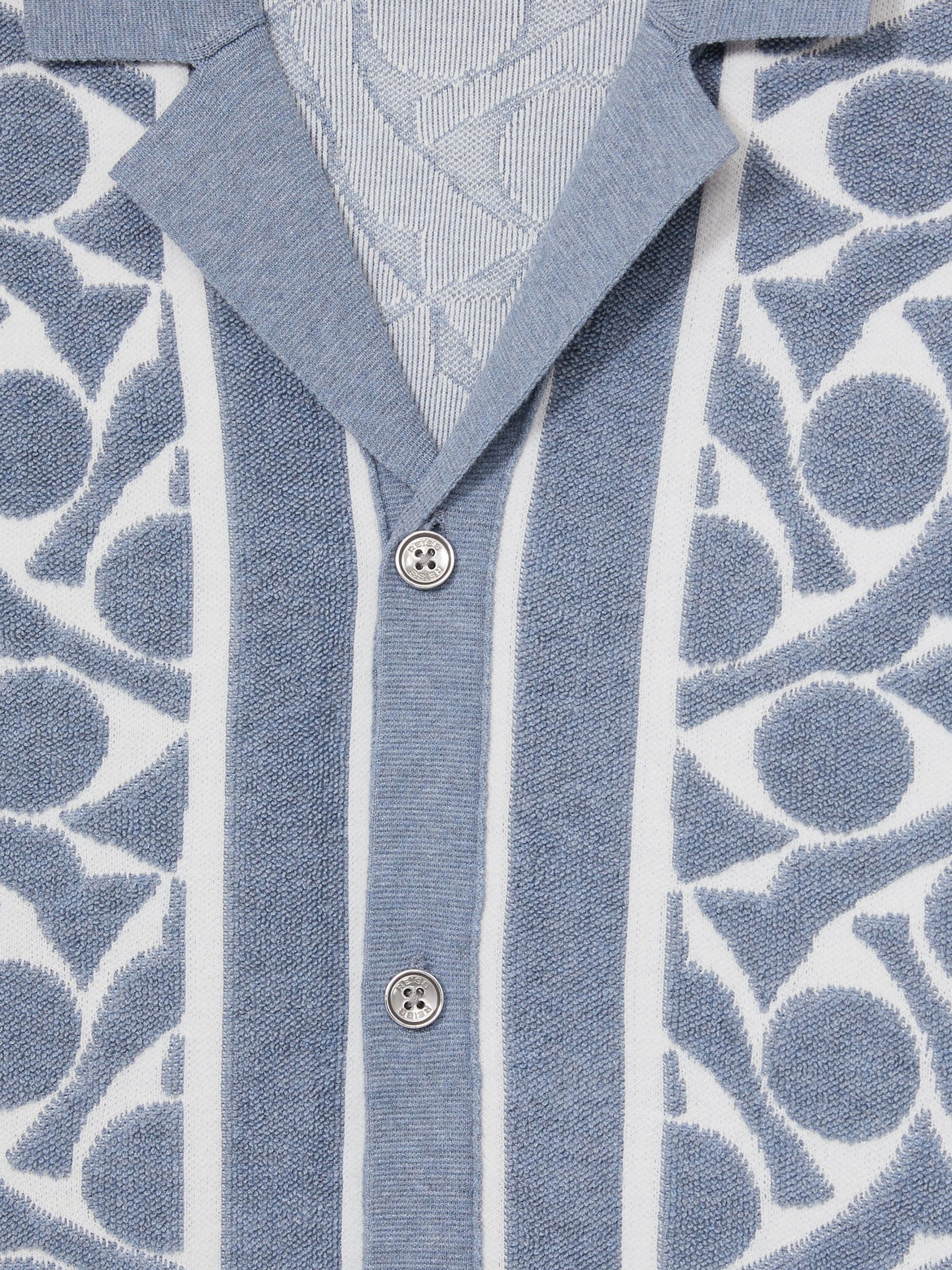 Abstract Pattern Towelling Shirt in Soft Blue/White