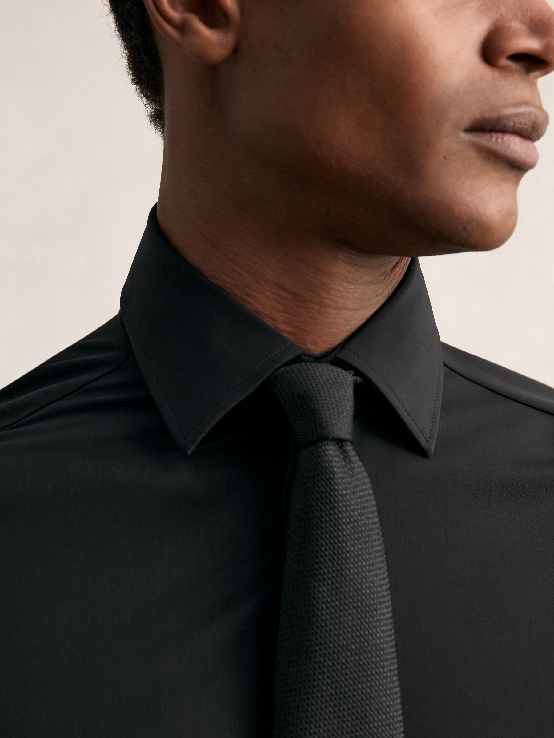 Long-Sleeve Travel Shirt in Black