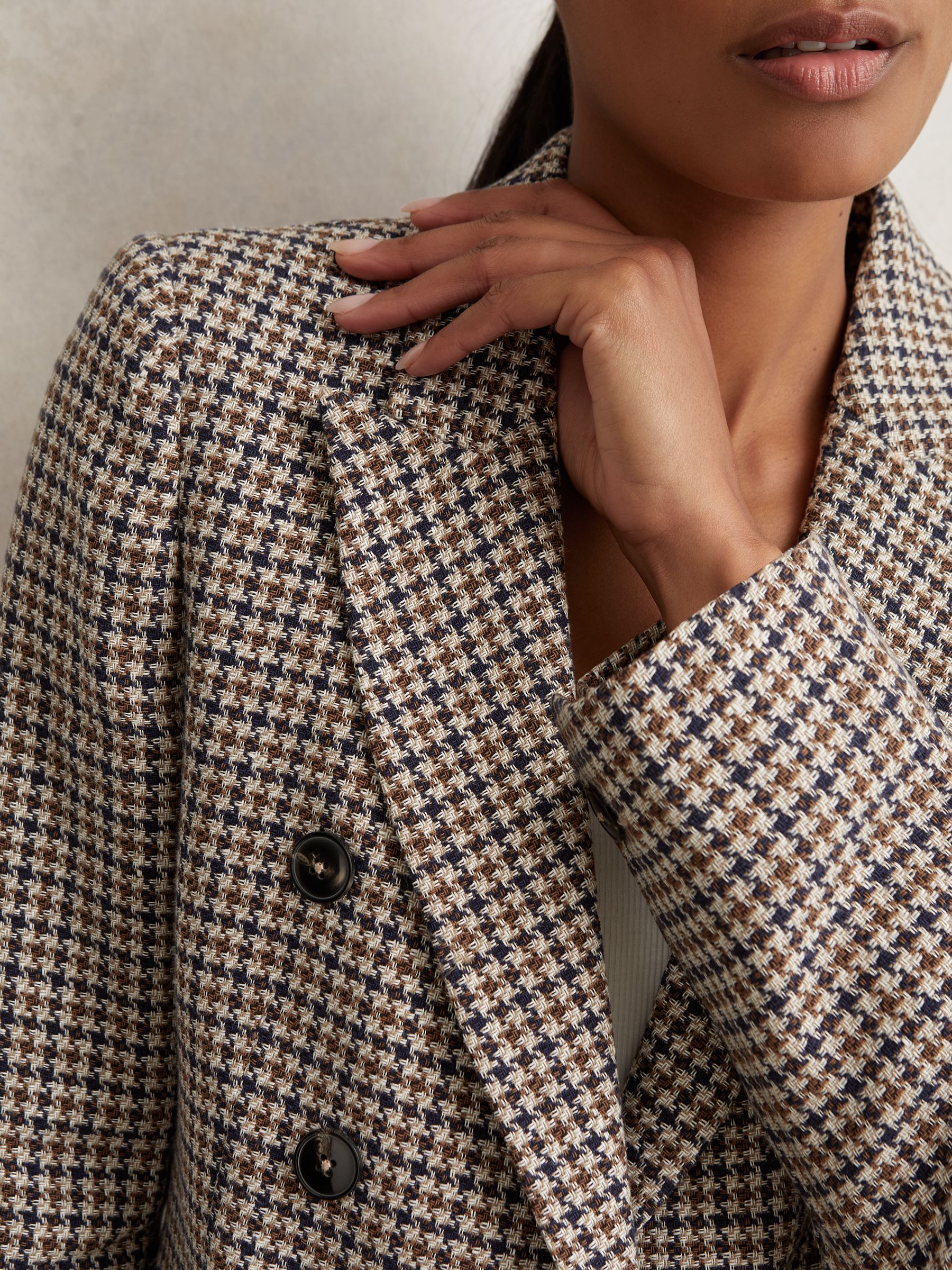 Petite Cotton-Linen Double-Breasted Houndstooth-Check Blazer in Navy Neutral Check