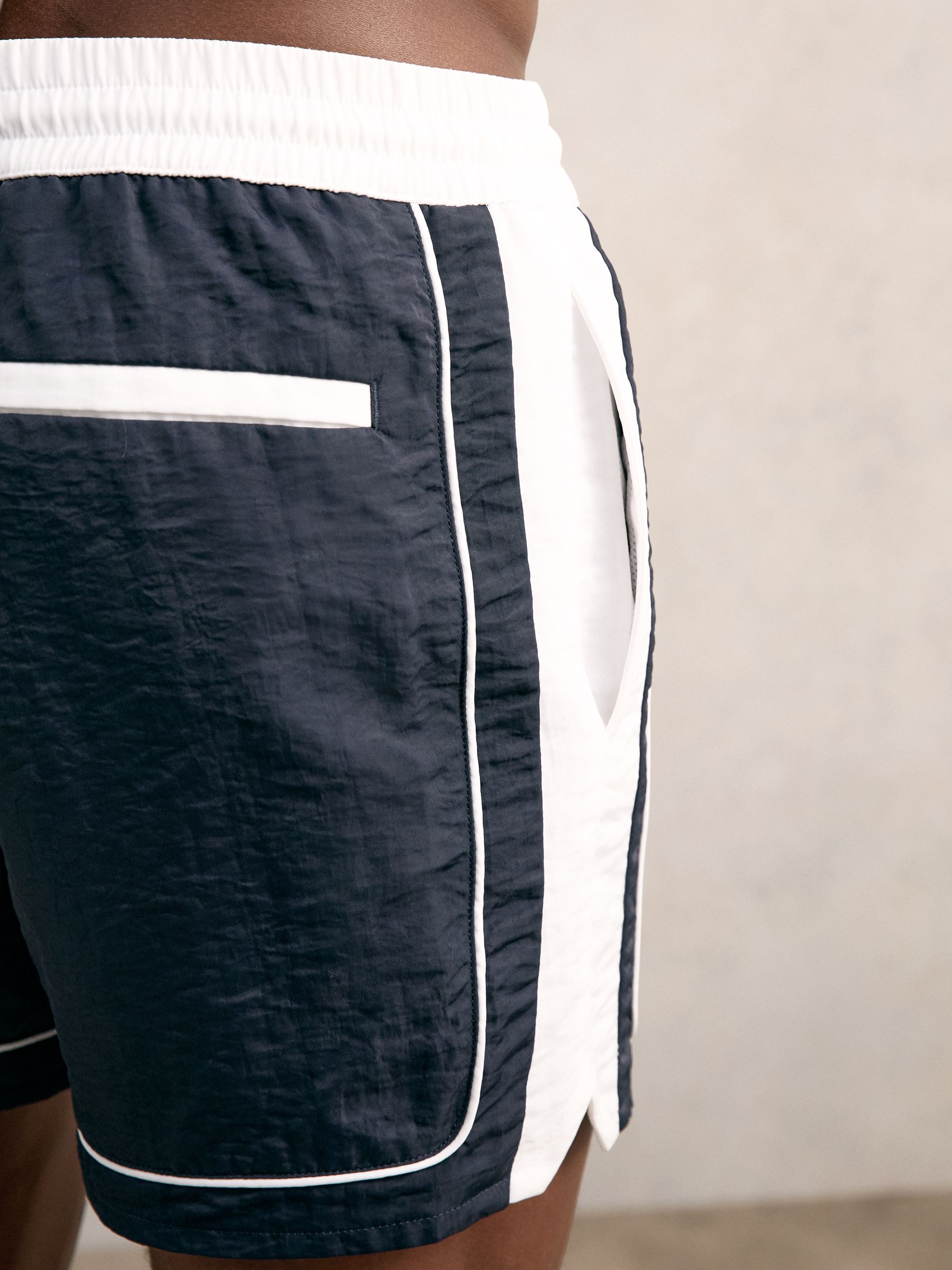 Colour-Block Piped-Trim Swim Shorts in Navy/White